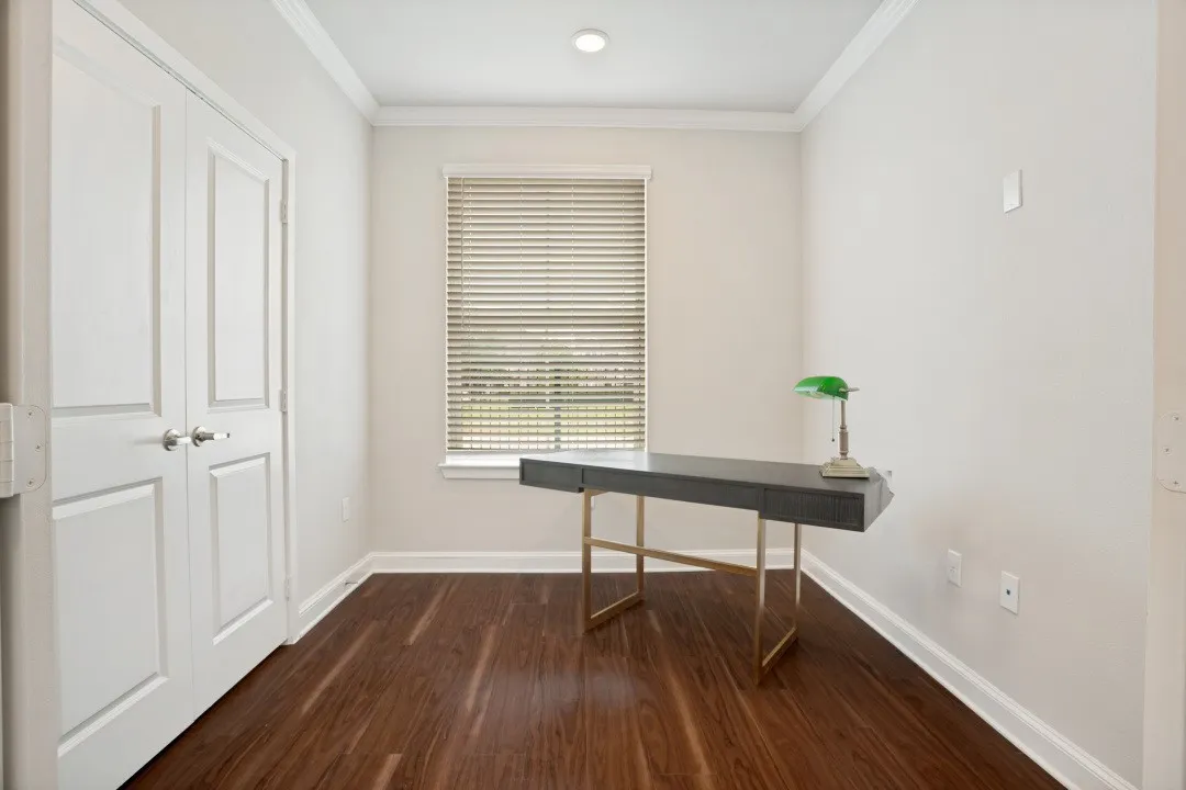 Extra Room with closet,
study, craft room etc
