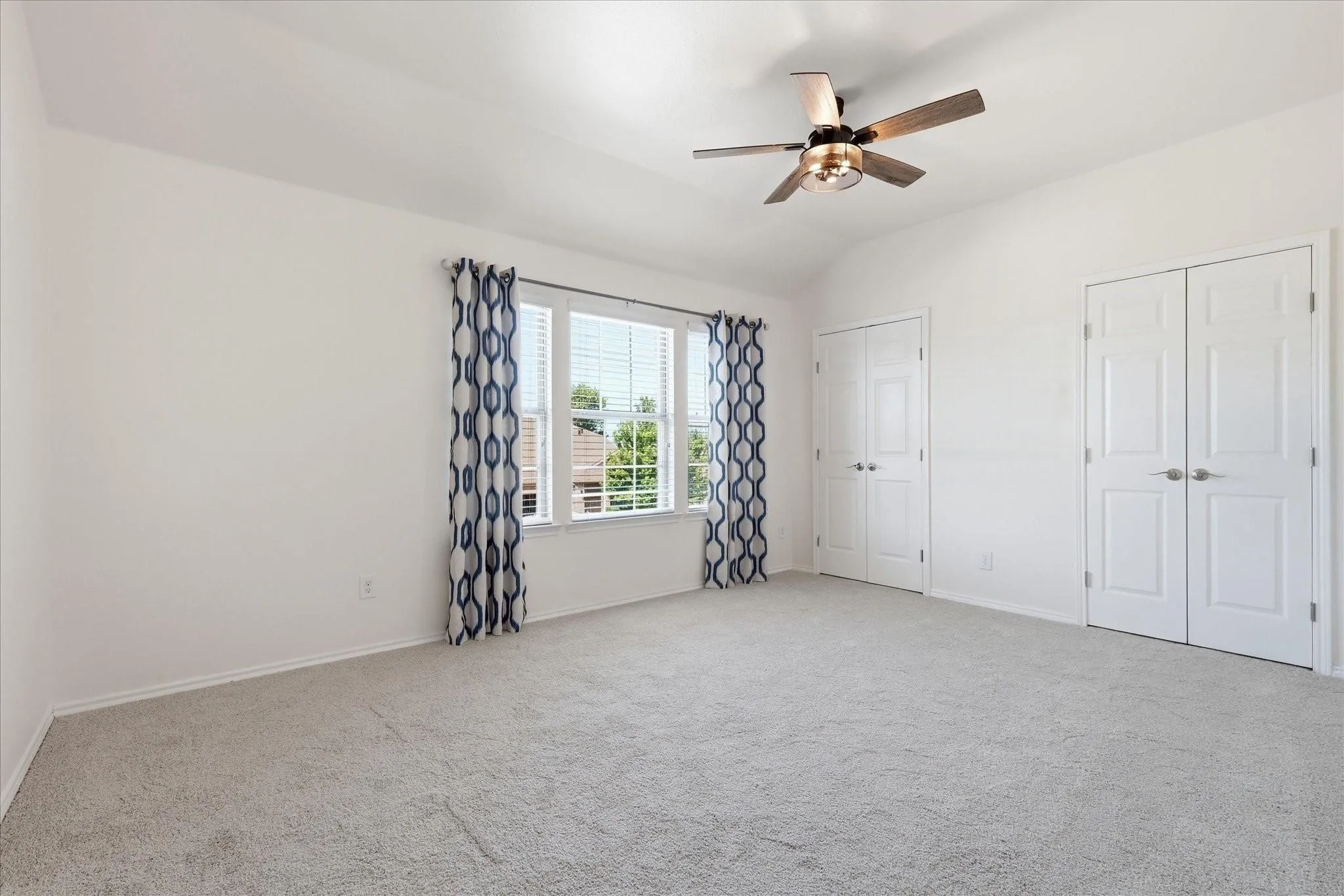Single Family Residence For Sale in Collin County , 1301 Coleman Drive, Melissa, Texas 75454, 5 Bedroom, 3 Bathroom, 2 Garage spaces, 2,906 Sqft, built in 2015, mls#21329511, Real Estate Agent in Melissa, Homes For Sale in Collin county, Homes For Sale in Melissa, Realtor in Melissa Texas, Real Estate Brokerage Independent Realty Texas, Luminita Cordes Realtor