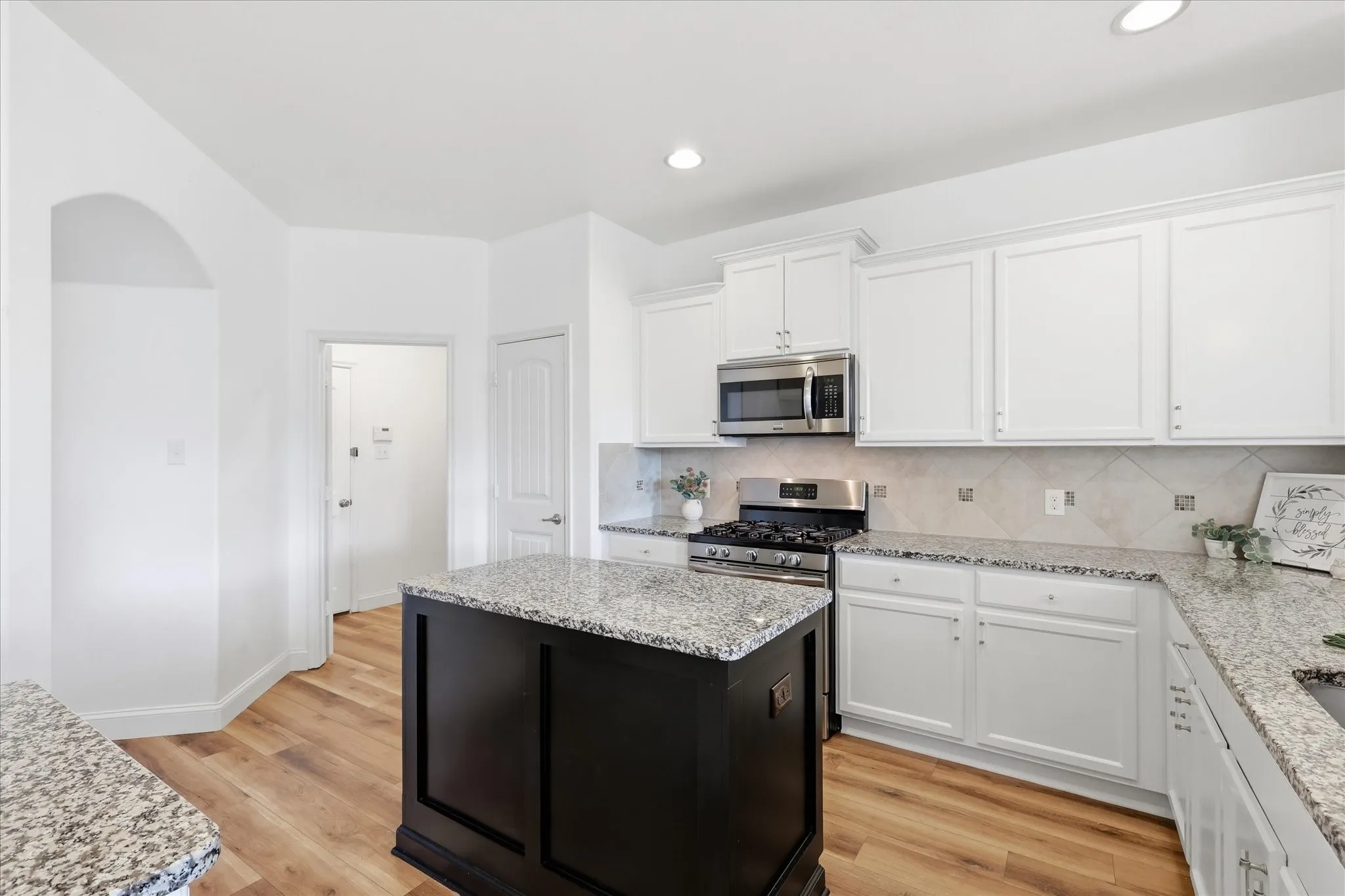 Single Family Residence For Sale in Collin County , 1301 Coleman Drive, Melissa, Texas 75454, 5 Bedroom, 3 Bathroom, 2 Garage spaces, 2,906 Sqft, built in 2015, mls#21329511, Real Estate Agent in Melissa, Homes For Sale in Collin county, Homes For Sale in Melissa, Realtor in Melissa Texas, Real Estate Brokerage Independent Realty Texas, Luminita Cordes Realtor
