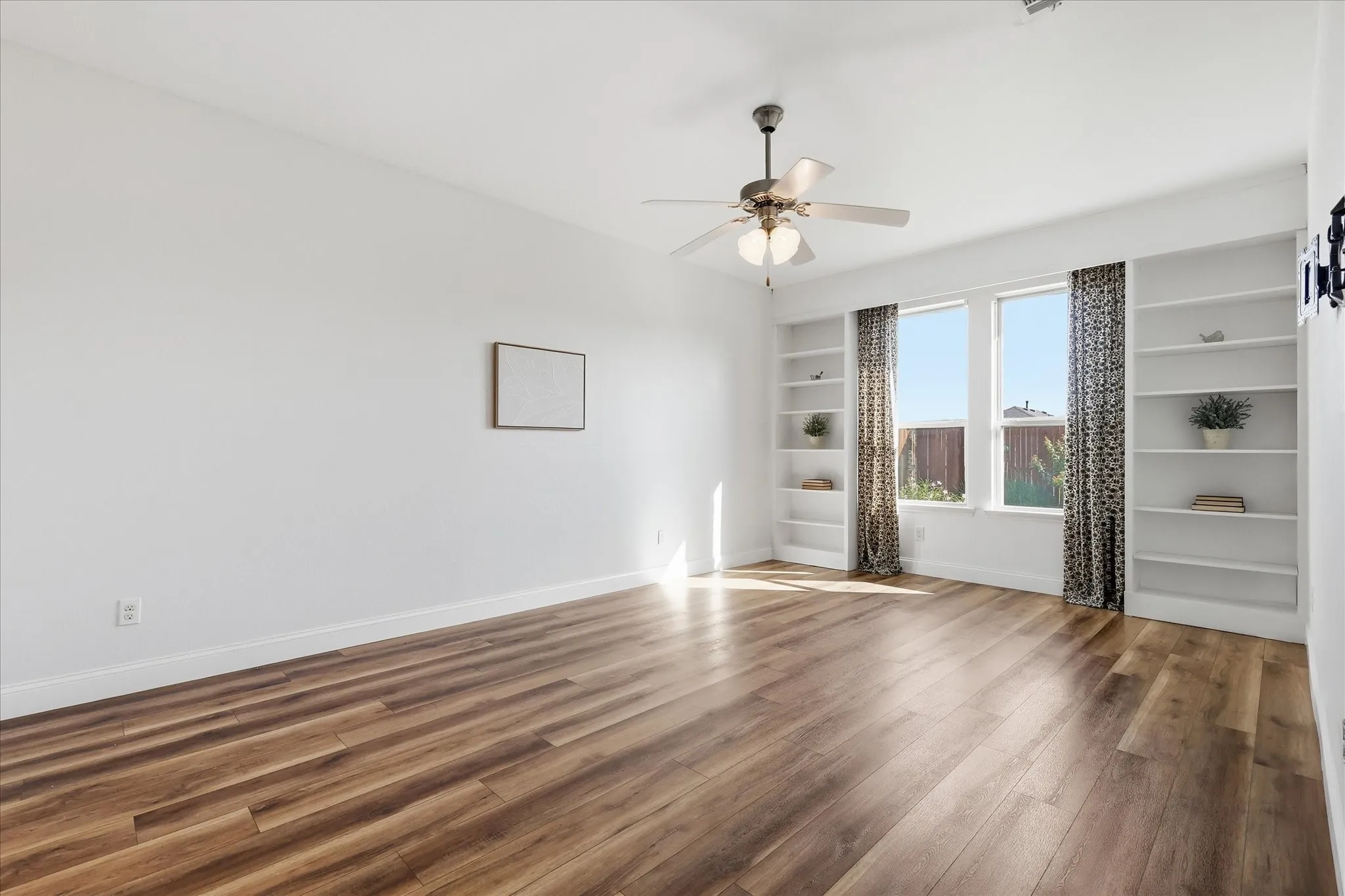 Single Family Residence For Sale in Collin County , 1301 Coleman Drive, Melissa, Texas 75454, 5 Bedroom, 3 Bathroom, 2 Garage spaces, 2,906 Sqft, built in 2015, mls#21329511, Real Estate Agent in Melissa, Homes For Sale in Collin county, Homes For Sale in Melissa, Realtor in Melissa Texas, Real Estate Brokerage Independent Realty Texas, Luminita Cordes Realtor