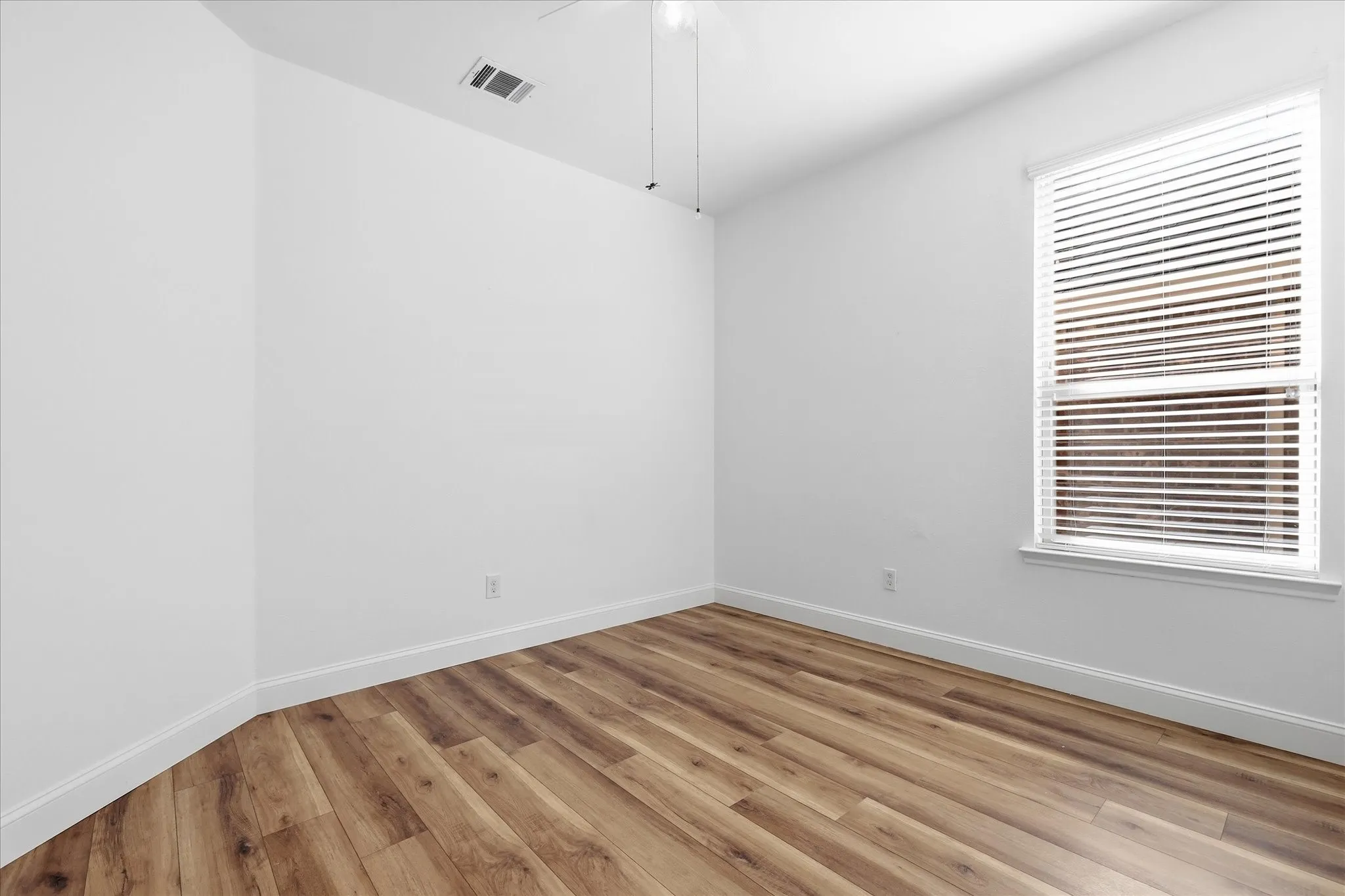 Single Family Residence For Sale in Collin County , 1301 Coleman Drive, Melissa, Texas 75454, 5 Bedroom, 3 Bathroom, 2 Garage spaces, 2,906 Sqft, built in 2015, mls#21329511, Real Estate Agent in Melissa, Homes For Sale in Collin county, Homes For Sale in Melissa, Realtor in Melissa Texas, Real Estate Brokerage Independent Realty Texas, Luminita Cordes Realtor
