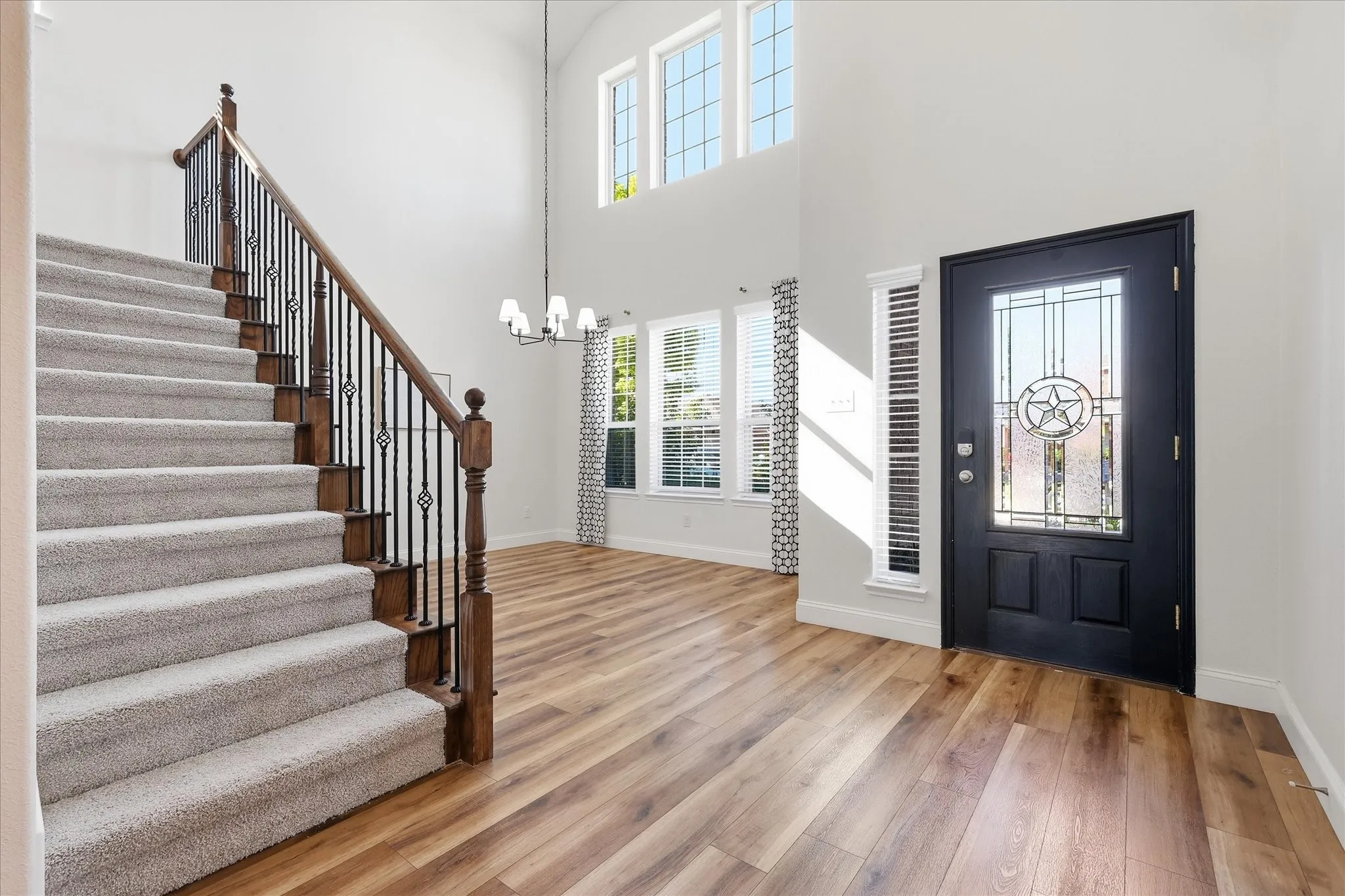 Single Family Residence For Sale in Collin County , 1301 Coleman Drive, Melissa, Texas 75454, 5 Bedroom, 3 Bathroom, 2 Garage spaces, 2,906 Sqft, built in 2015, mls#21329511, Real Estate Agent in Melissa, Homes For Sale in Collin county, Homes For Sale in Melissa, Realtor in Melissa Texas, Real Estate Brokerage Independent Realty Texas, Luminita Cordes Realtor