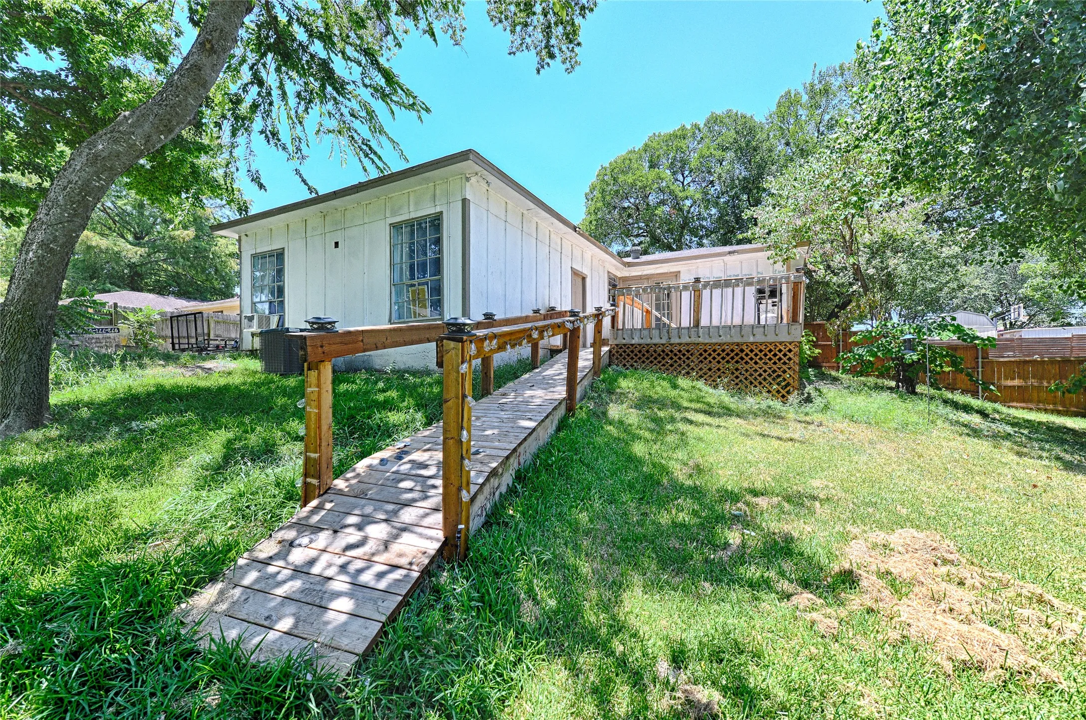Single Family Residence For Sale in Rockwall County , 507 Bost Street, Rockwall, Texas 75087, 3 Bedroom, 1 Bathroom, Garage spaces, 1,404 Sqft, built in 1985, mls#21326299, Real Estate Agent in Rockwall, Homes For Sale in Rockwall county, Homes For Sale in Rockwall, Realtor in Rockwall Texas, Real Estate Brokerage Independent Realty Texas, Luminita Cordes Realtor