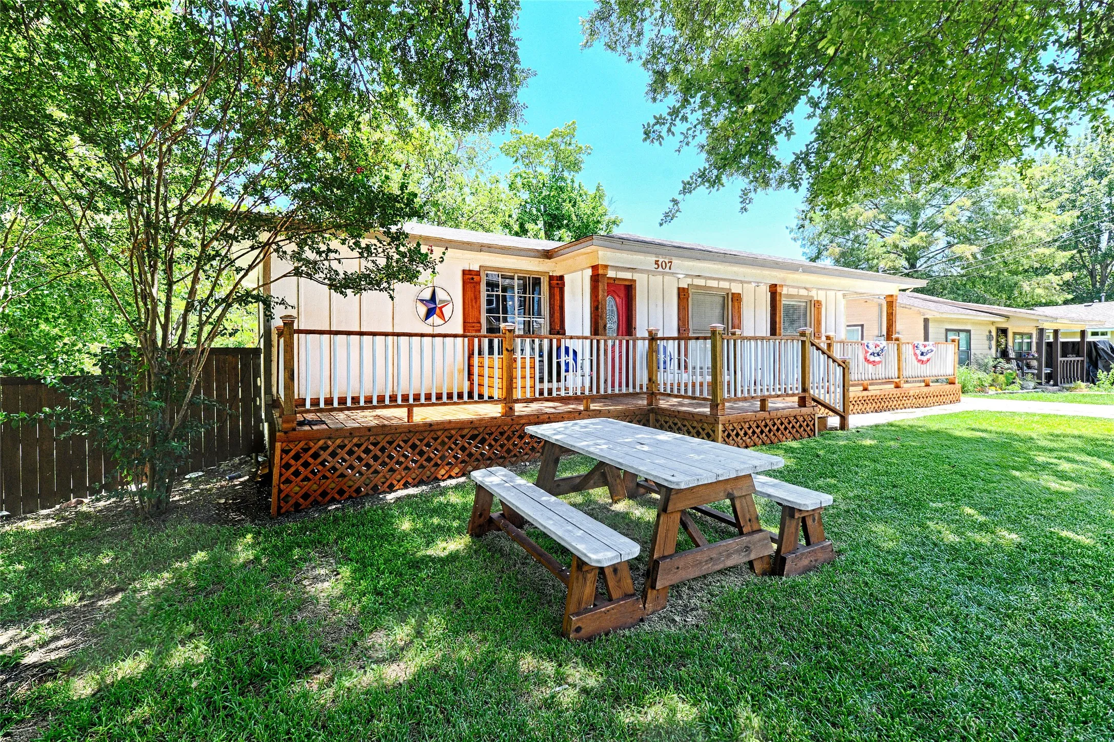 Single Family Residence For Sale in Rockwall County , 507 Bost Street, Rockwall, Texas 75087, 3 Bedroom, 1 Bathroom, Garage spaces, 1,404 Sqft, built in 1985, mls#21326299, Real Estate Agent in Rockwall, Homes For Sale in Rockwall county, Homes For Sale in Rockwall, Realtor in Rockwall Texas, Real Estate Brokerage Independent Realty Texas, Luminita Cordes Realtor