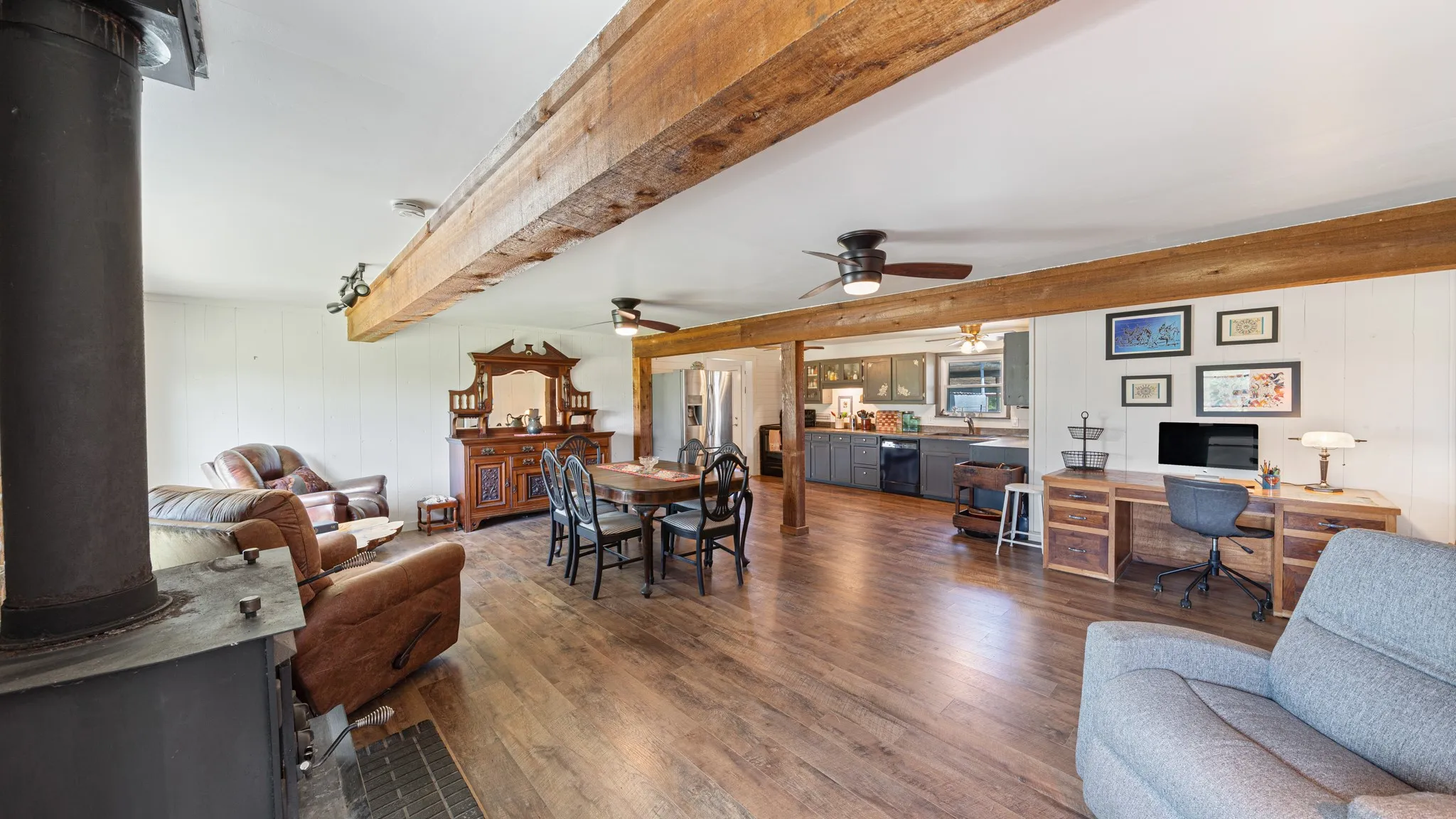 Farm For Sale in Van Zandt County , 1053 Vz County Road 4206, Athens, Texas 75752, 3 Bedroom, 2 Bathroom, Garage spaces, 2,076 Sqft, built in 1970, mls#21328842, Real Estate Agent in Athens, Homes For Sale in Van Zandt county, Homes For Sale in Athens, Realtor in Athens Texas, Real Estate Brokerage Independent Realty Texas, Luminita Cordes Realtor