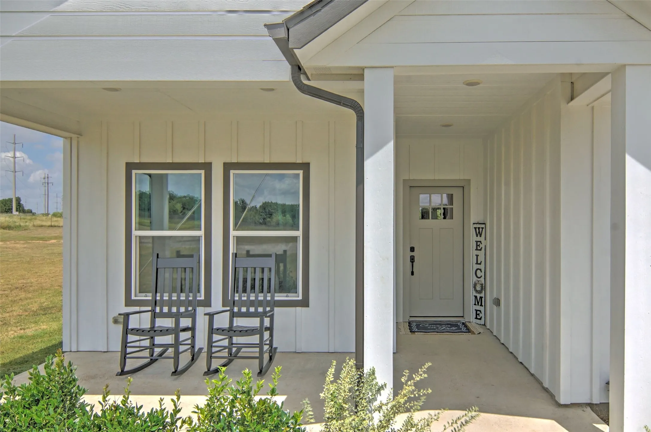 Single Family Residence For Sale in Hood County , 7206 Treaty Oaks Boulevard, Granbury, Texas 76048, 4 Bedroom, 3 Bathroom, 3 Garage spaces, 2,301 Sqft, built in 2022, mls#21320603, Real Estate Agent in Granbury, Homes For Sale in Hood county, Homes For Sale in Granbury, Realtor in Granbury Texas, Real Estate Brokerage Independent Realty Texas, Luminita Cordes Realtor