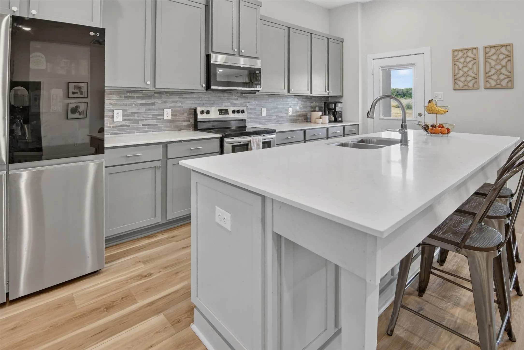 Single Family Residence For Sale in Hood County , 7206 Treaty Oaks Boulevard, Granbury, Texas 76048, 4 Bedroom, 3 Bathroom, 3 Garage spaces, 2,301 Sqft, built in 2022, mls#21320603, Real Estate Agent in Granbury, Homes For Sale in Hood county, Homes For Sale in Granbury, Realtor in Granbury Texas, Real Estate Brokerage Independent Realty Texas, Luminita Cordes Realtor