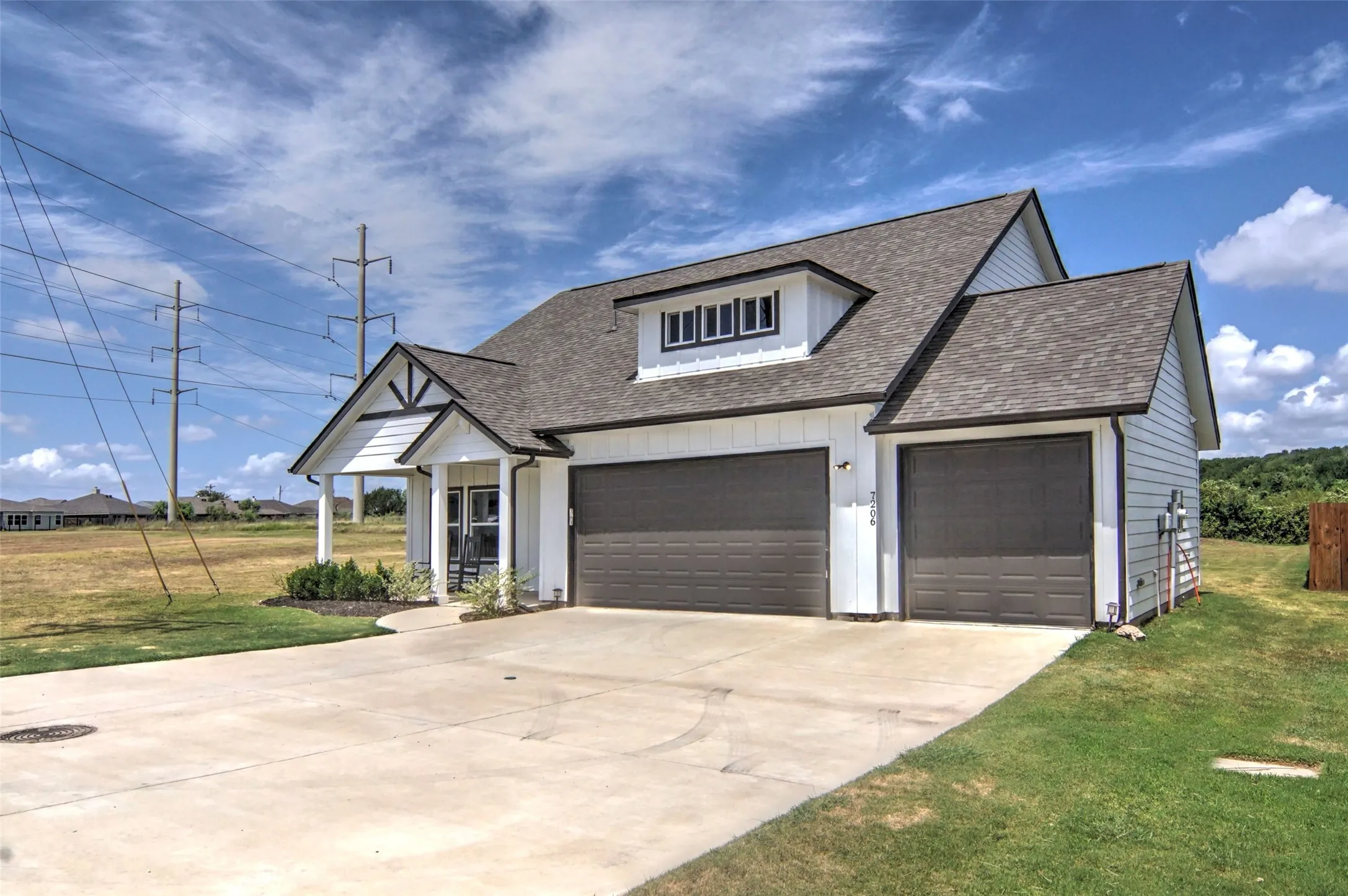 Single Family Residence For Sale in Hood County , 7206 Treaty Oaks Boulevard, Granbury, Texas 76048, 4 Bedroom, 3 Bathroom, 3 Garage spaces, 2,301 Sqft, built in 2022, mls#21320603, Real Estate Agent in Granbury, Homes For Sale in Hood county, Homes For Sale in Granbury, Realtor in Granbury Texas, Real Estate Brokerage Independent Realty Texas, Luminita Cordes Realtor