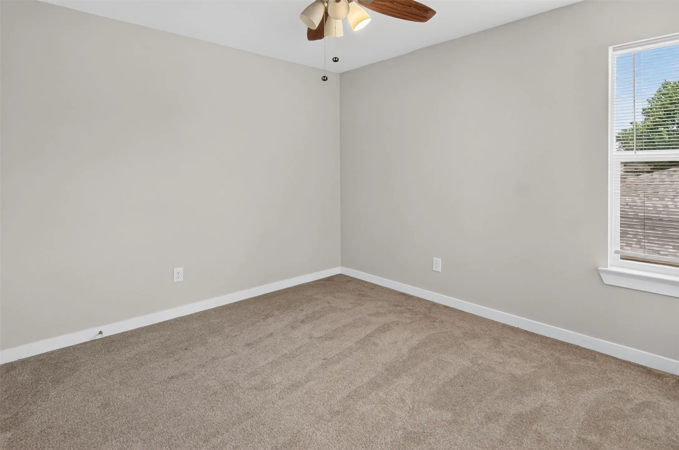 Single Family Residence For Sale in Hood County , 7206 Treaty Oaks Boulevard, Granbury, Texas 76048, 4 Bedroom, 3 Bathroom, 3 Garage spaces, 2,301 Sqft, built in 2022, mls#21320603, Real Estate Agent in Granbury, Homes For Sale in Hood county, Homes For Sale in Granbury, Realtor in Granbury Texas, Real Estate Brokerage Independent Realty Texas, Luminita Cordes Realtor