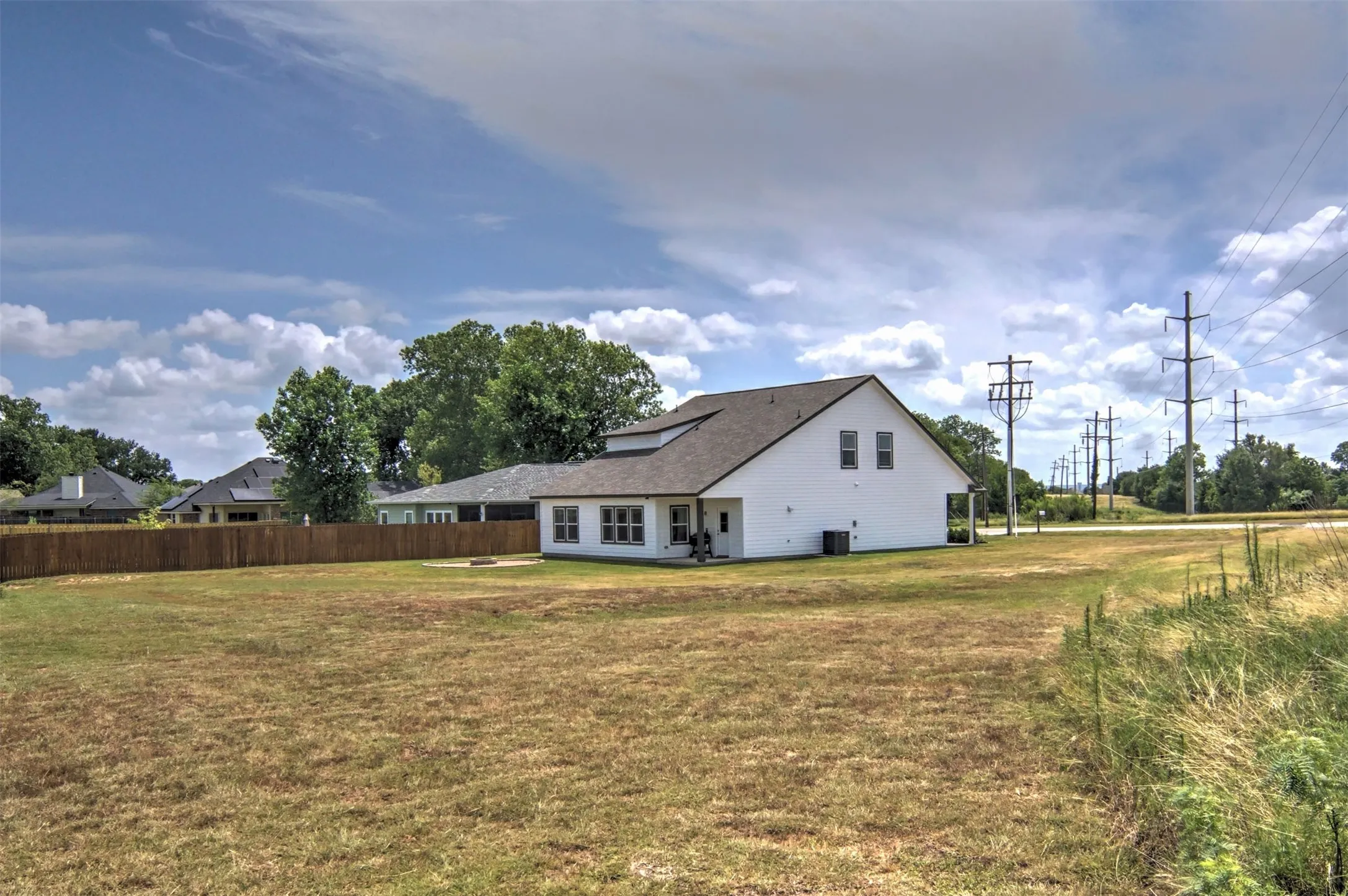 Single Family Residence For Sale in Hood County , 7206 Treaty Oaks Boulevard, Granbury, Texas 76048, 4 Bedroom, 3 Bathroom, 3 Garage spaces, 2,301 Sqft, built in 2022, mls#21320603, Real Estate Agent in Granbury, Homes For Sale in Hood county, Homes For Sale in Granbury, Realtor in Granbury Texas, Real Estate Brokerage Independent Realty Texas, Luminita Cordes Realtor