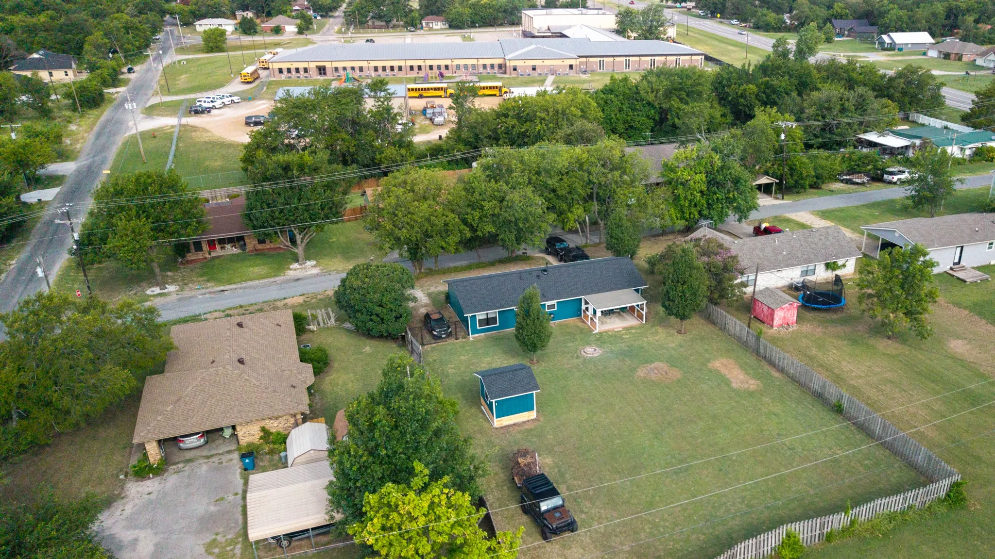 Single Family Residence For Sale in Grayson County , 109 S Shaw Street, Tom Bean, Texas 75489, 3 Bedroom, 2 Bathroom, Garage spaces, 1,320 Sqft, built in 1986, mls#21328653, Real Estate Agent in Tom Bean, Homes For Sale in Grayson county, Homes For Sale in Tom Bean, Realtor in Tom Bean Texas, Real Estate Brokerage Independent Realty Texas, Luminita Cordes Realtor