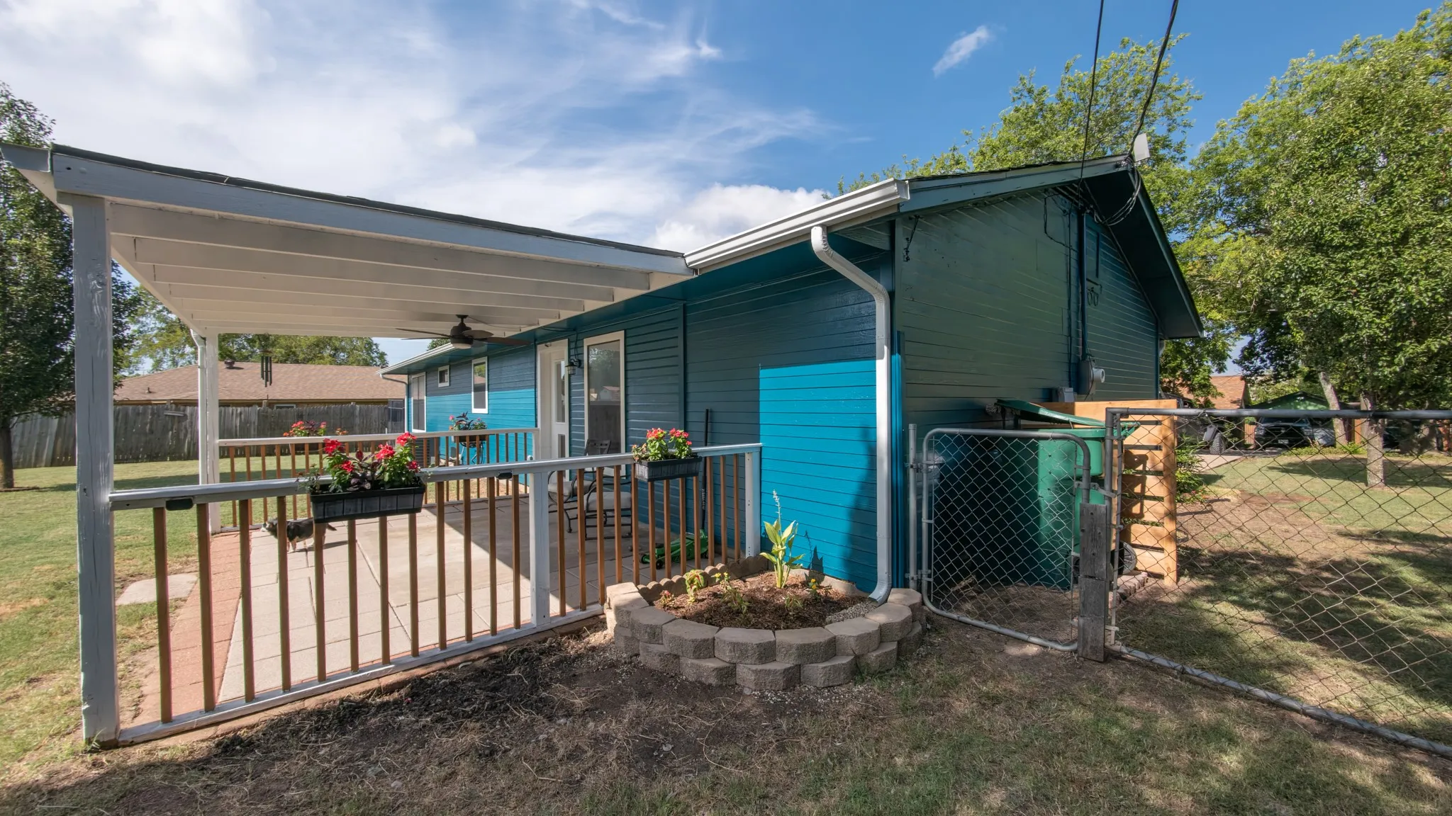 Single Family Residence For Sale in Grayson County , 109 S Shaw Street, Tom Bean, Texas 75489, 3 Bedroom, 2 Bathroom, Garage spaces, 1,320 Sqft, built in 1986, mls#21328653, Real Estate Agent in Tom Bean, Homes For Sale in Grayson county, Homes For Sale in Tom Bean, Realtor in Tom Bean Texas, Real Estate Brokerage Independent Realty Texas, Luminita Cordes Realtor