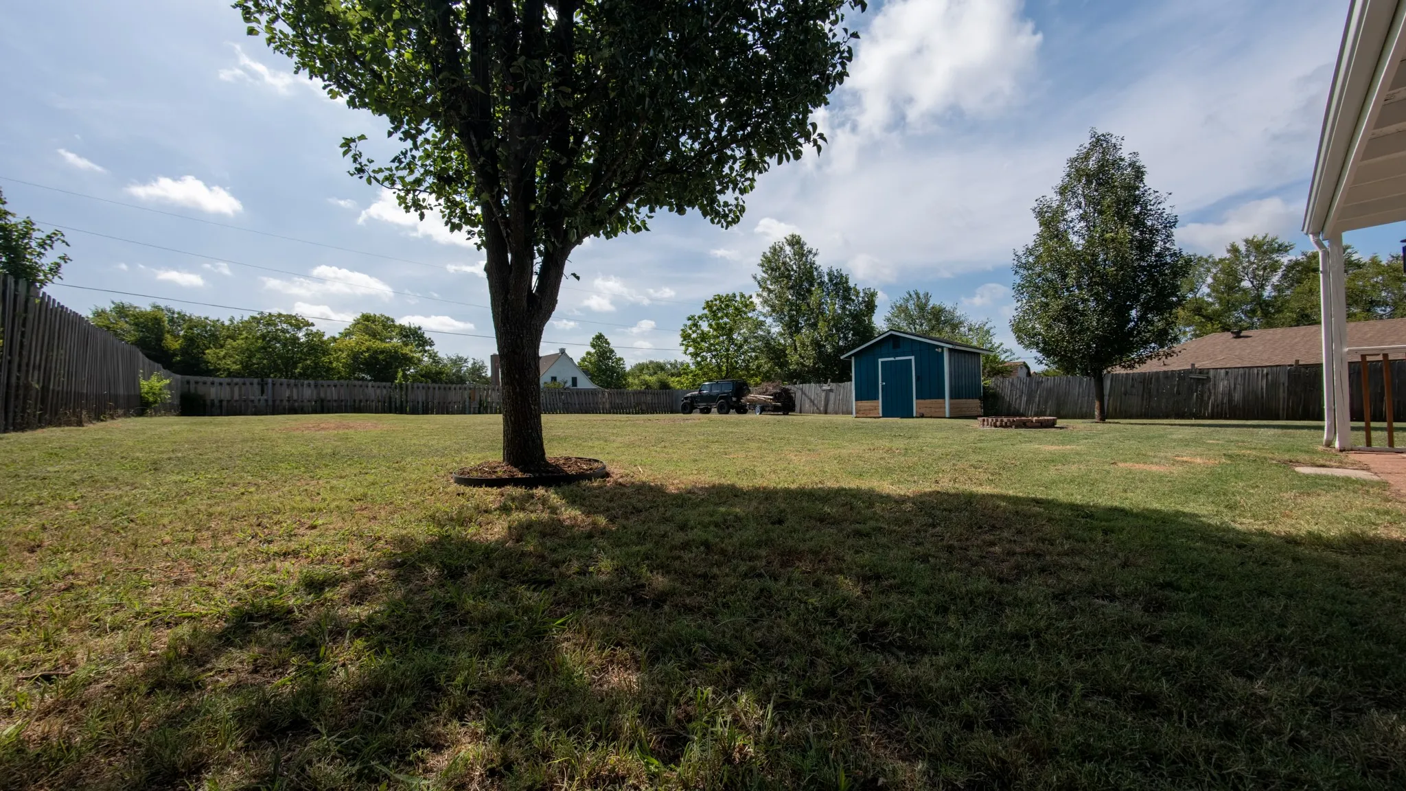 Single Family Residence For Sale in Grayson County , 109 S Shaw Street, Tom Bean, Texas 75489, 3 Bedroom, 2 Bathroom, Garage spaces, 1,320 Sqft, built in 1986, mls#21328653, Real Estate Agent in Tom Bean, Homes For Sale in Grayson county, Homes For Sale in Tom Bean, Realtor in Tom Bean Texas, Real Estate Brokerage Independent Realty Texas, Luminita Cordes Realtor