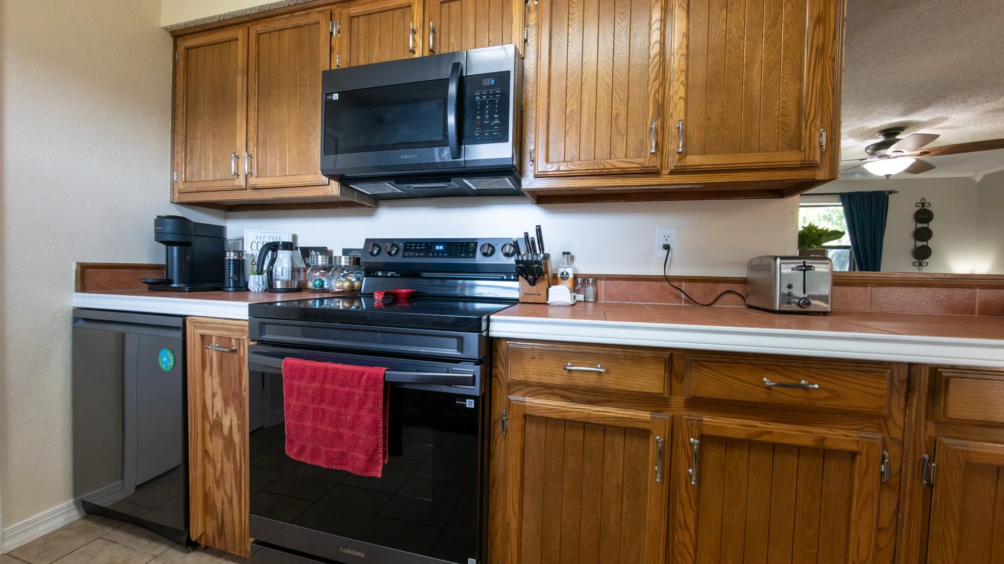Single Family Residence For Sale in Grayson County , 109 S Shaw Street, Tom Bean, Texas 75489, 3 Bedroom, 2 Bathroom, Garage spaces, 1,320 Sqft, built in 1986, mls#21328653, Real Estate Agent in Tom Bean, Homes For Sale in Grayson county, Homes For Sale in Tom Bean, Realtor in Tom Bean Texas, Real Estate Brokerage Independent Realty Texas, Luminita Cordes Realtor