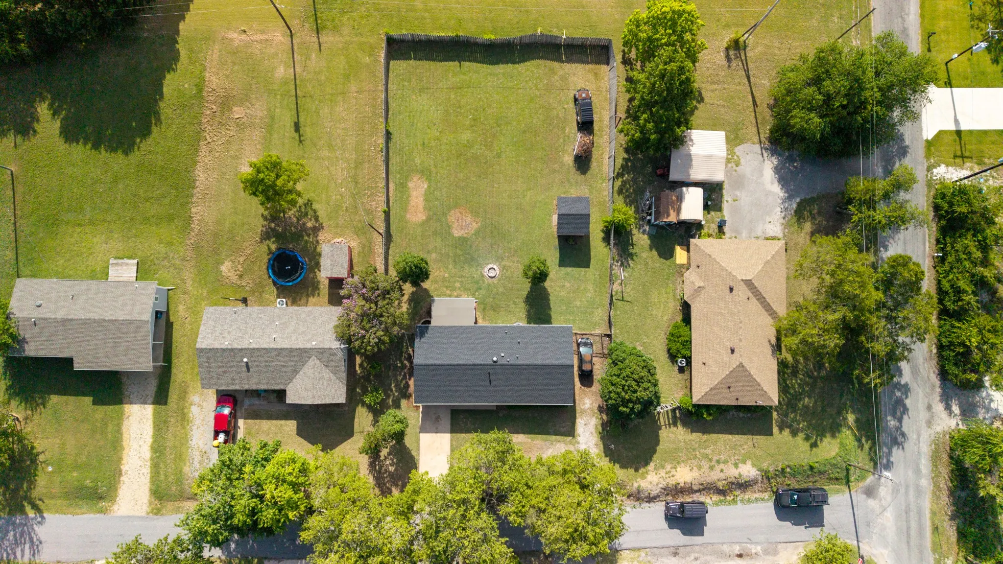 Single Family Residence For Sale in Grayson County , 109 S Shaw Street, Tom Bean, Texas 75489, 3 Bedroom, 2 Bathroom, Garage spaces, 1,320 Sqft, built in 1986, mls#21328653, Real Estate Agent in Tom Bean, Homes For Sale in Grayson county, Homes For Sale in Tom Bean, Realtor in Tom Bean Texas, Real Estate Brokerage Independent Realty Texas, Luminita Cordes Realtor