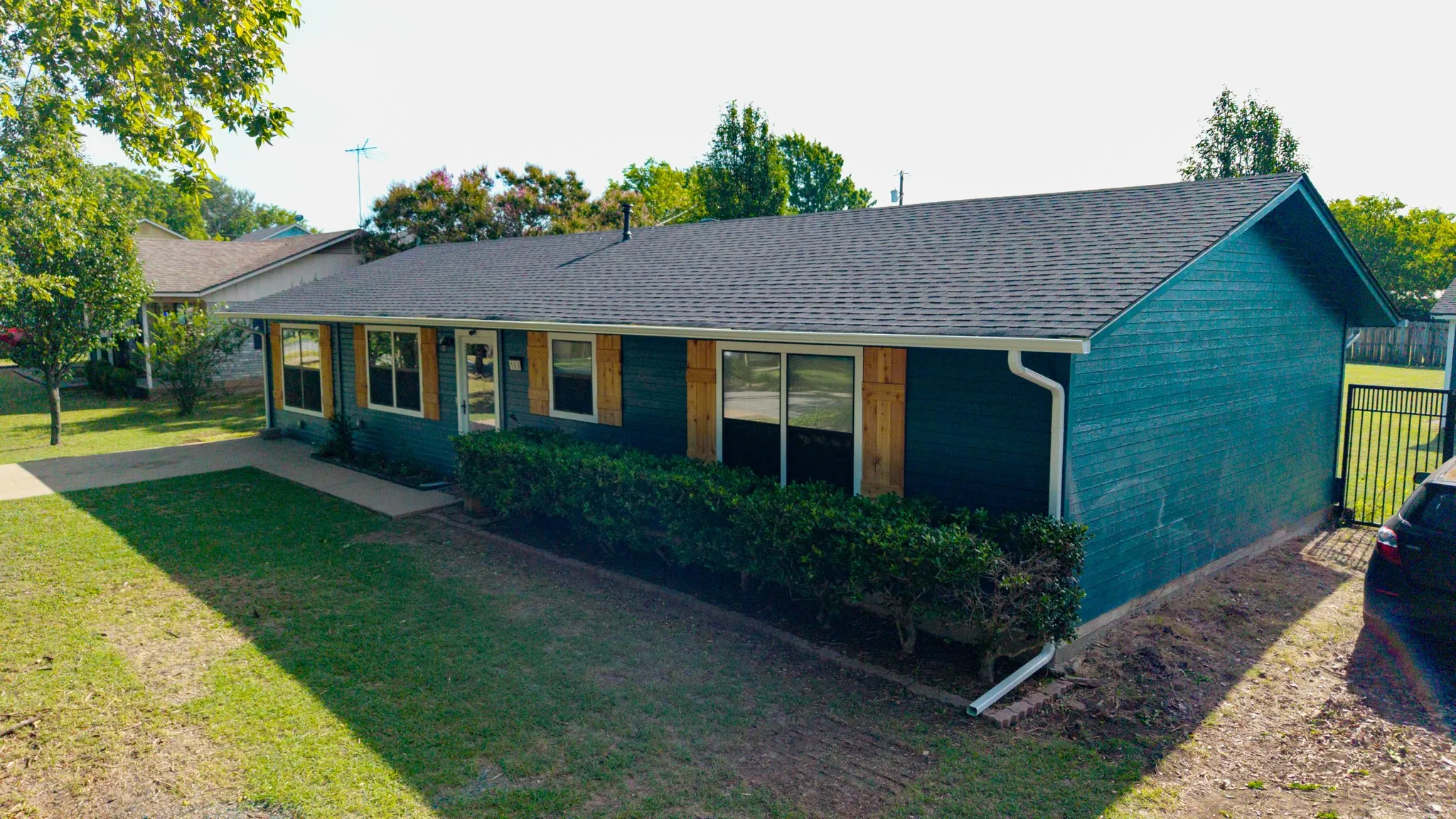 Single Family Residence For Sale in Grayson County , 109 S Shaw Street, Tom Bean, Texas 75489, 3 Bedroom, 2 Bathroom, Garage spaces, 1,320 Sqft, built in 1986, mls#21328653, Real Estate Agent in Tom Bean, Homes For Sale in Grayson county, Homes For Sale in Tom Bean, Realtor in Tom Bean Texas, Real Estate Brokerage Independent Realty Texas, Luminita Cordes Realtor
