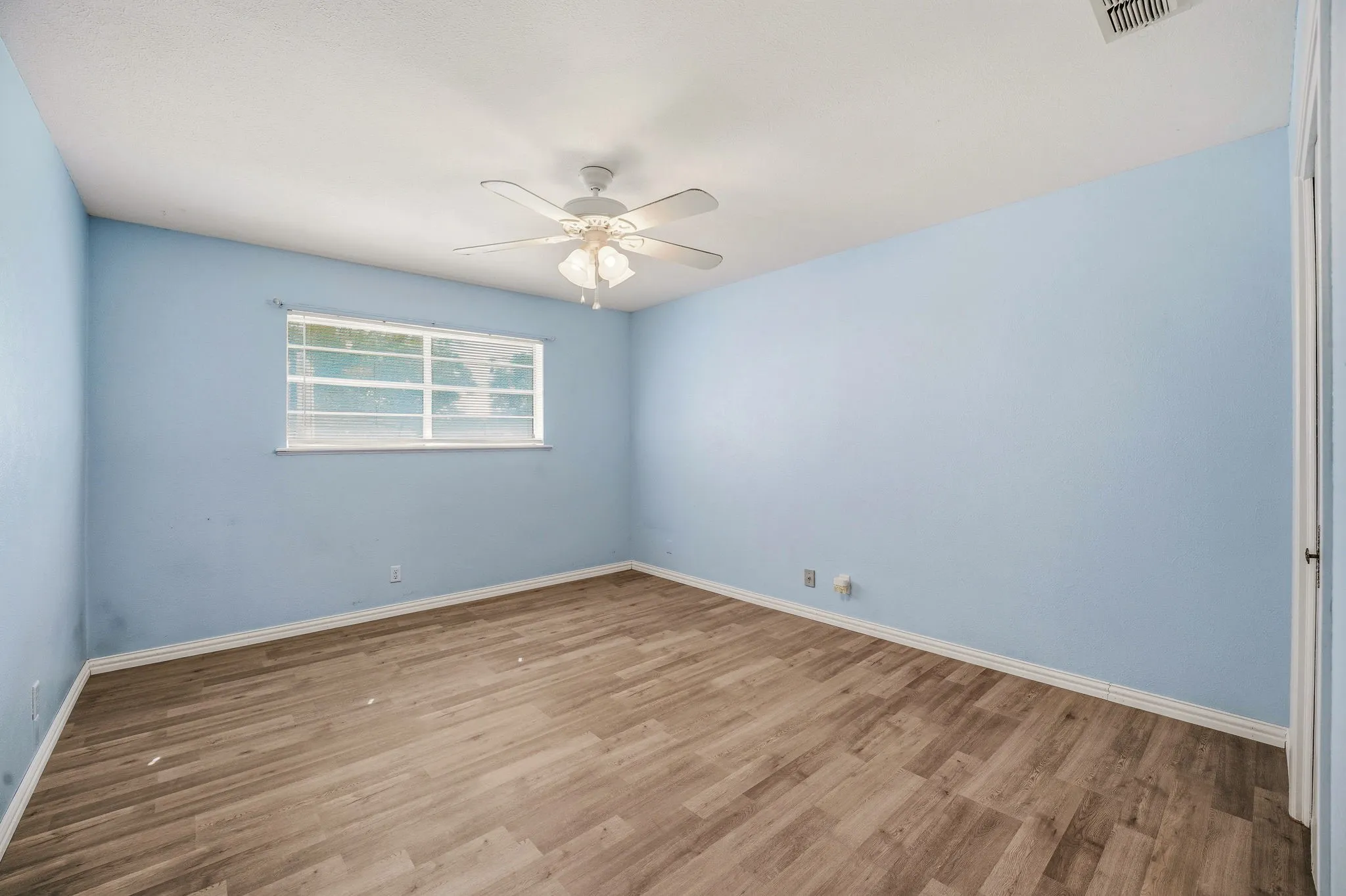 Single Family Residence For Sale in Erath County , 1335 N Lydia Street, Stephenville, Texas 76401, 3 Bedroom, 2 Bathroom, 1 Garage spaces, 2,020 Sqft, built in 1974, mls#21292472, Real Estate Agent in Stephenville, Homes For Sale in Erath county, Homes For Sale in Stephenville, Realtor in Stephenville Texas, Real Estate Brokerage Independent Realty Texas, Luminita Cordes Realtor