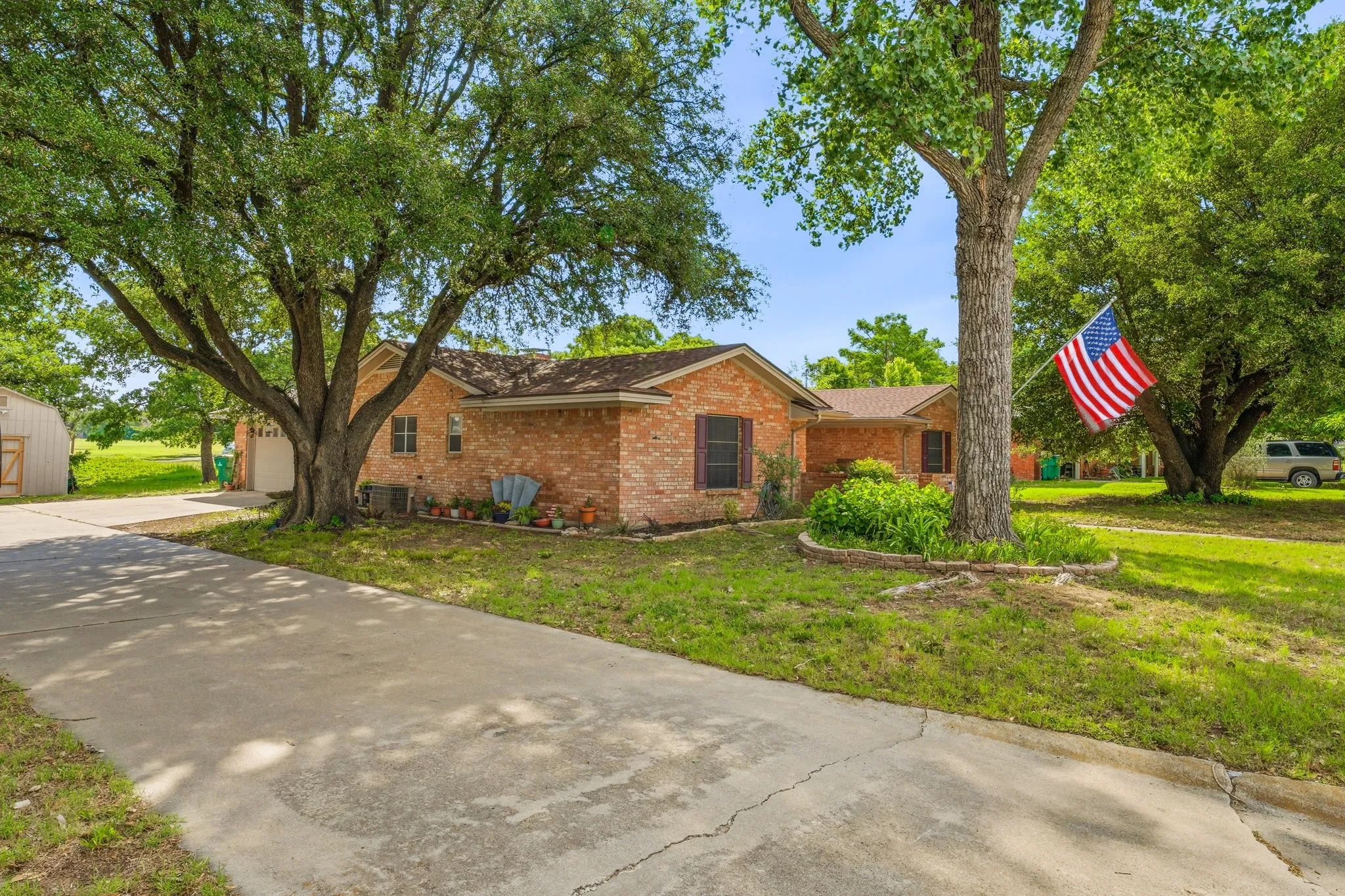 Single Family Residence For Sale in Erath County , 1335 N Lydia Street, Stephenville, Texas 76401, 3 Bedroom, 2 Bathroom, 1 Garage spaces, 2,020 Sqft, built in 1974, mls#21292472, Real Estate Agent in Stephenville, Homes For Sale in Erath county, Homes For Sale in Stephenville, Realtor in Stephenville Texas, Real Estate Brokerage Independent Realty Texas, Luminita Cordes Realtor