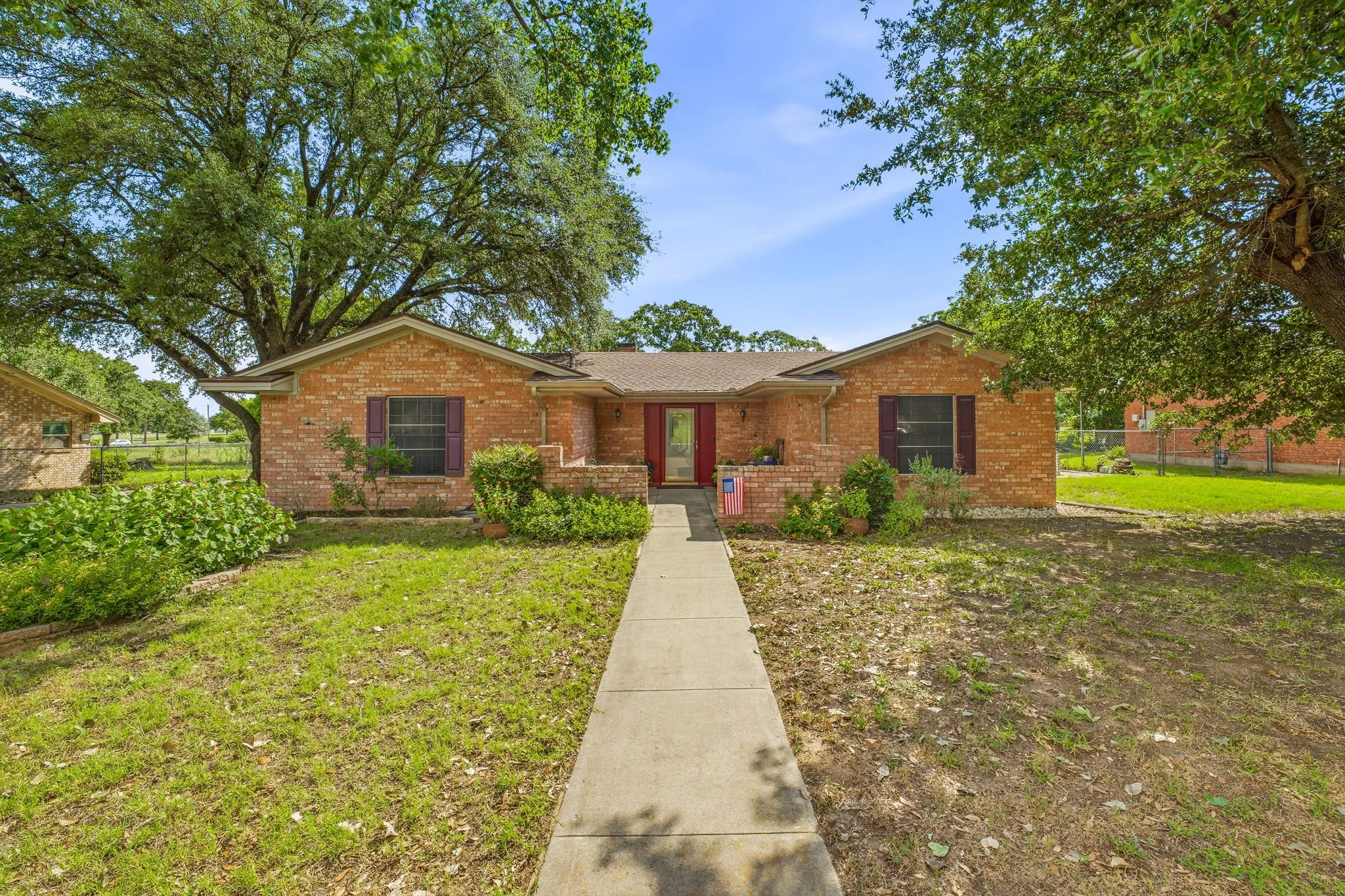 Single Family Residence For Sale in Erath County , 1335 N Lydia Street, Stephenville, Texas 76401, 3 Bedroom, 2 Bathroom, 1 Garage spaces, 2,020 Sqft, built in 1974, mls#21292472, Real Estate Agent in Stephenville, Homes For Sale in Erath county, Homes For Sale in Stephenville, Realtor in Stephenville Texas, Real Estate Brokerage Independent Realty Texas, Luminita Cordes Realtor