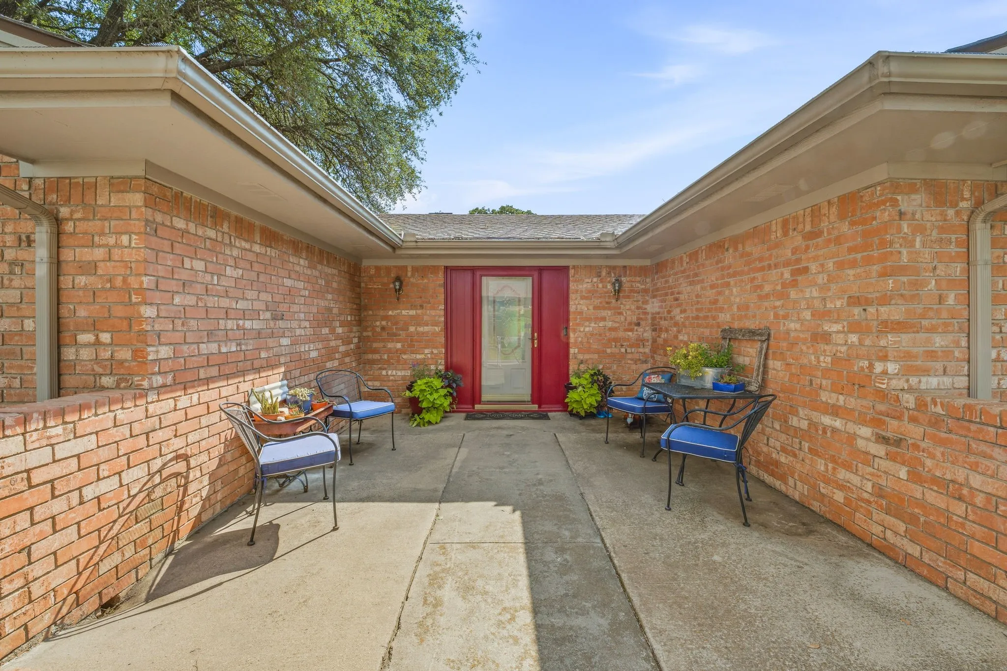 Single Family Residence For Sale in Erath County , 1335 N Lydia Street, Stephenville, Texas 76401, 3 Bedroom, 2 Bathroom, 1 Garage spaces, 2,020 Sqft, built in 1974, mls#21292472, Real Estate Agent in Stephenville, Homes For Sale in Erath county, Homes For Sale in Stephenville, Realtor in Stephenville Texas, Real Estate Brokerage Independent Realty Texas, Luminita Cordes Realtor