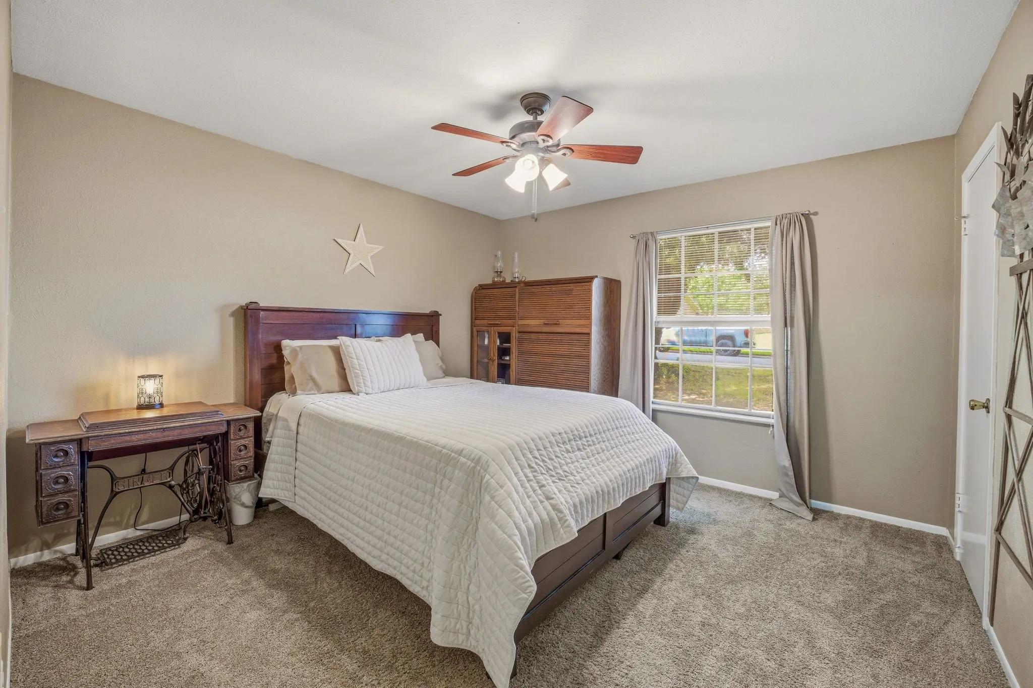 Single Family Residence For Sale in Erath County , 1335 N Lydia Street, Stephenville, Texas 76401, 3 Bedroom, 2 Bathroom, 1 Garage spaces, 2,020 Sqft, built in 1974, mls#21292472, Real Estate Agent in Stephenville, Homes For Sale in Erath county, Homes For Sale in Stephenville, Realtor in Stephenville Texas, Real Estate Brokerage Independent Realty Texas, Luminita Cordes Realtor