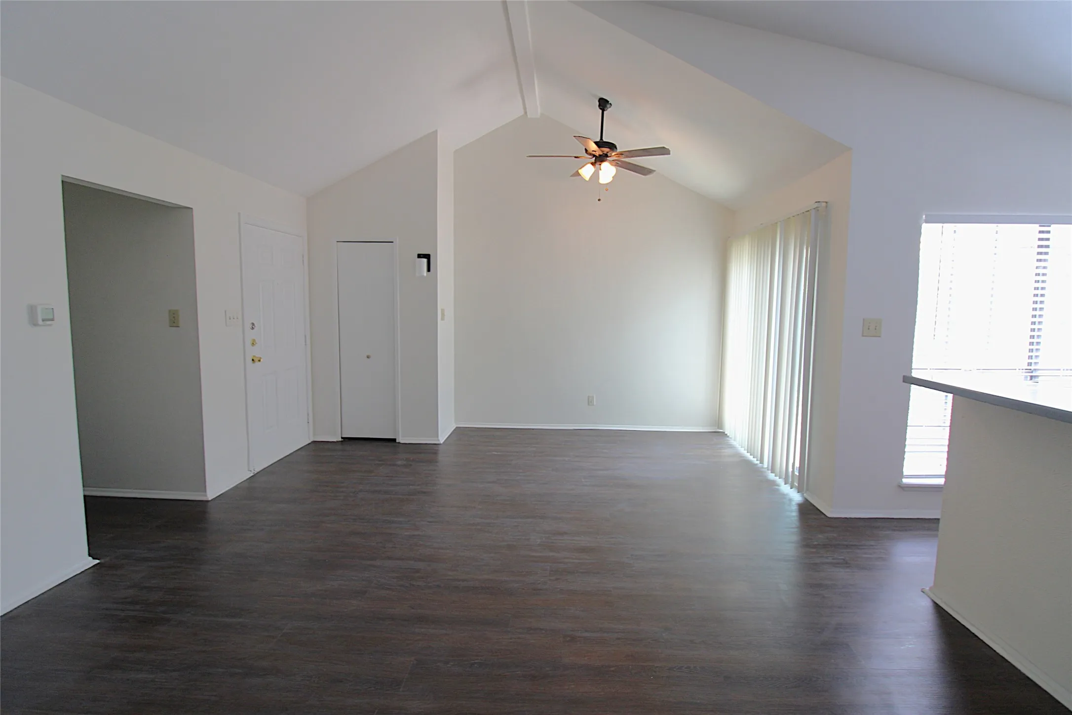 Duplex For Rent in Dallas County , 407 Pogue Street, Cedar Hill, Texas 75104, 2 Bedroom, 2 Bathroom, Garage spaces, 1,152 Sqft, built in 1982, mls#21329813, Real Estate Agent in Cedar Hill, Homes For Rent in Dallas county, Homes For Rent in Cedar Hill, Realtor in Cedar Hill Texas, Real Estate Brokerage Independent Realty Texas, Luminita Cordes Realtor