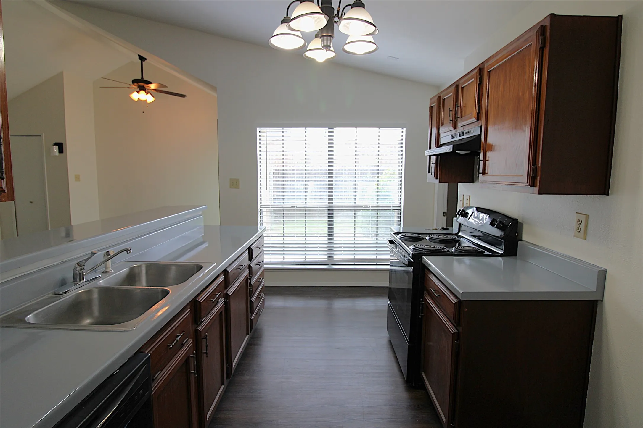 Duplex For Rent in Dallas County , 407 Pogue Street, Cedar Hill, Texas 75104, 2 Bedroom, 2 Bathroom, Garage spaces, 1,152 Sqft, built in 1982, mls#21329813, Real Estate Agent in Cedar Hill, Homes For Rent in Dallas county, Homes For Rent in Cedar Hill, Realtor in Cedar Hill Texas, Real Estate Brokerage Independent Realty Texas, Luminita Cordes Realtor