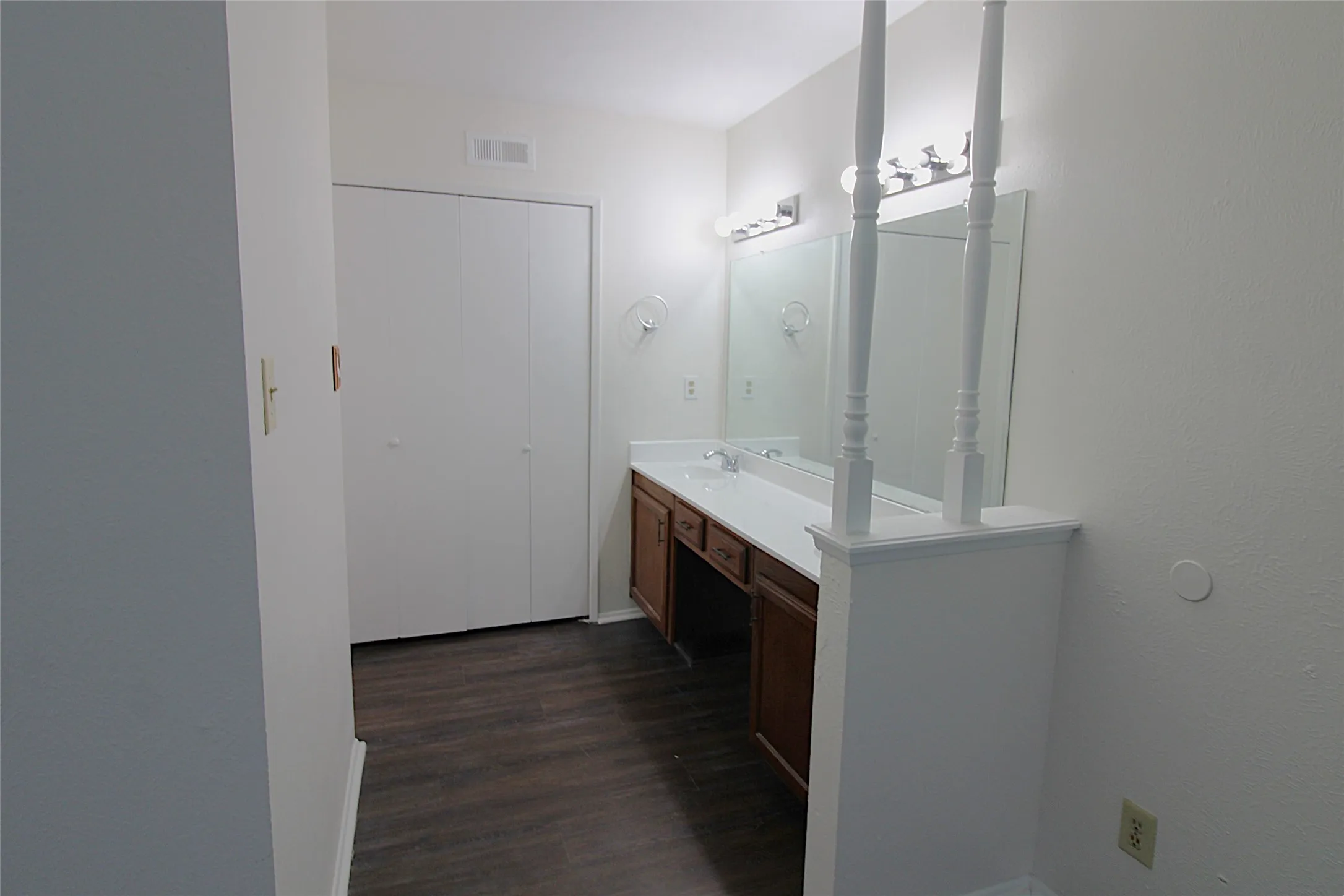 Duplex For Rent in Dallas County , 407 Pogue Street, Cedar Hill, Texas 75104, 2 Bedroom, 2 Bathroom, Garage spaces, 1,152 Sqft, built in 1982, mls#21329813, Real Estate Agent in Cedar Hill, Homes For Rent in Dallas county, Homes For Rent in Cedar Hill, Realtor in Cedar Hill Texas, Real Estate Brokerage Independent Realty Texas, Luminita Cordes Realtor
