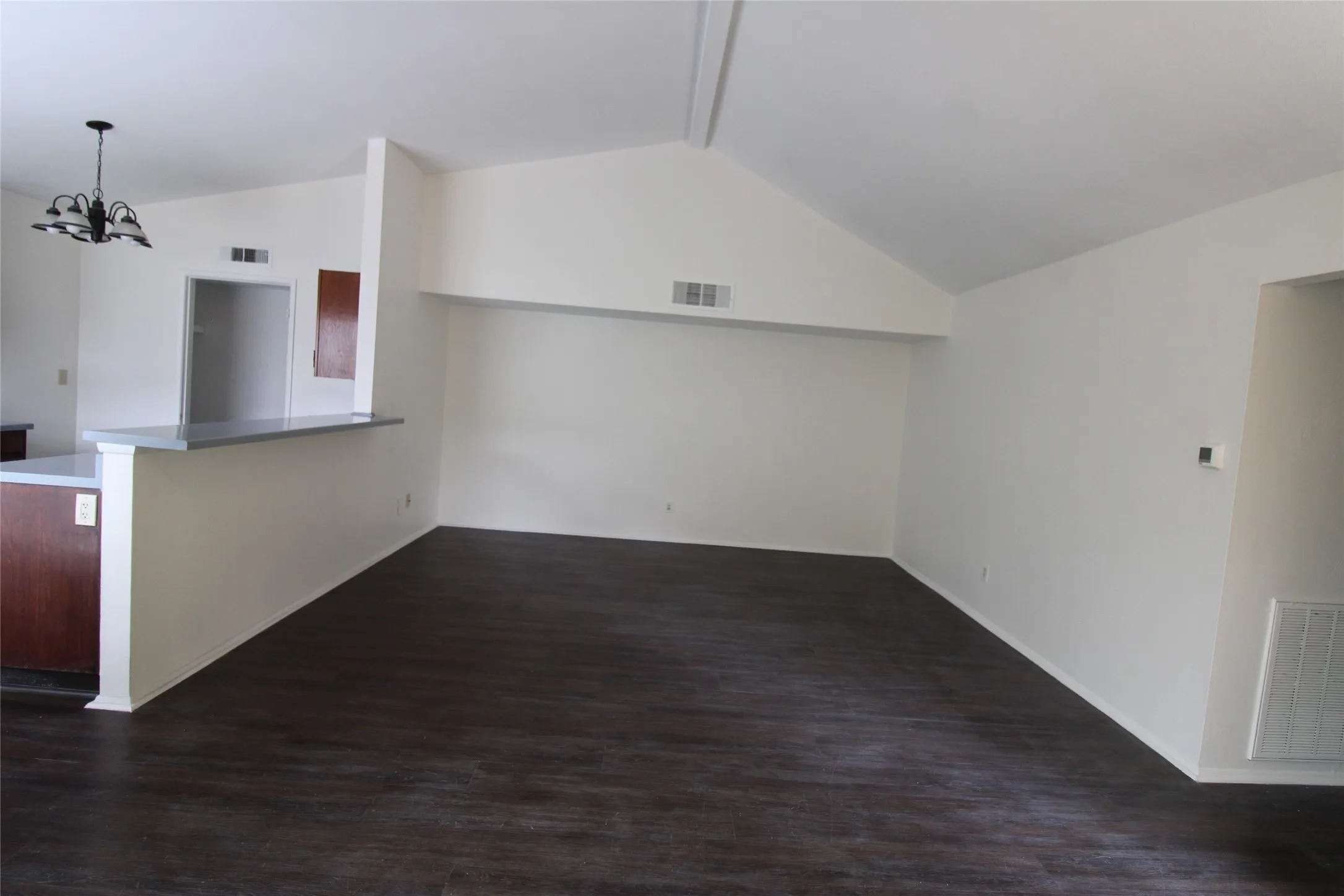 Duplex For Rent in Dallas County , 407 Pogue Street, Cedar Hill, Texas 75104, 2 Bedroom, 2 Bathroom, Garage spaces, 1,152 Sqft, built in 1982, mls#21329813, Real Estate Agent in Cedar Hill, Homes For Rent in Dallas county, Homes For Rent in Cedar Hill, Realtor in Cedar Hill Texas, Real Estate Brokerage Independent Realty Texas, Luminita Cordes Realtor