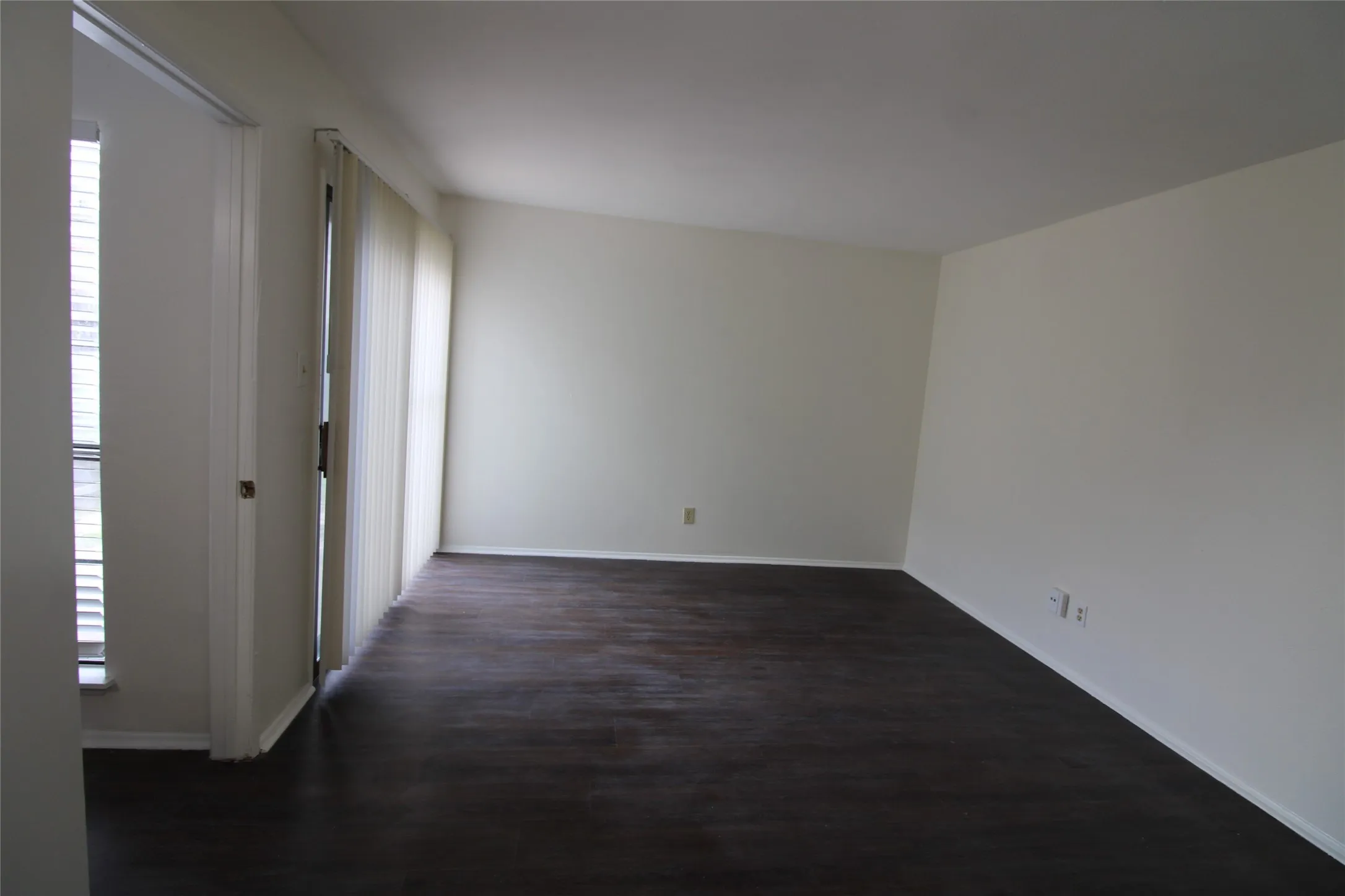Duplex For Rent in Dallas County , 407 Pogue Street, Cedar Hill, Texas 75104, 2 Bedroom, 2 Bathroom, Garage spaces, 1,152 Sqft, built in 1982, mls#21329813, Real Estate Agent in Cedar Hill, Homes For Rent in Dallas county, Homes For Rent in Cedar Hill, Realtor in Cedar Hill Texas, Real Estate Brokerage Independent Realty Texas, Luminita Cordes Realtor