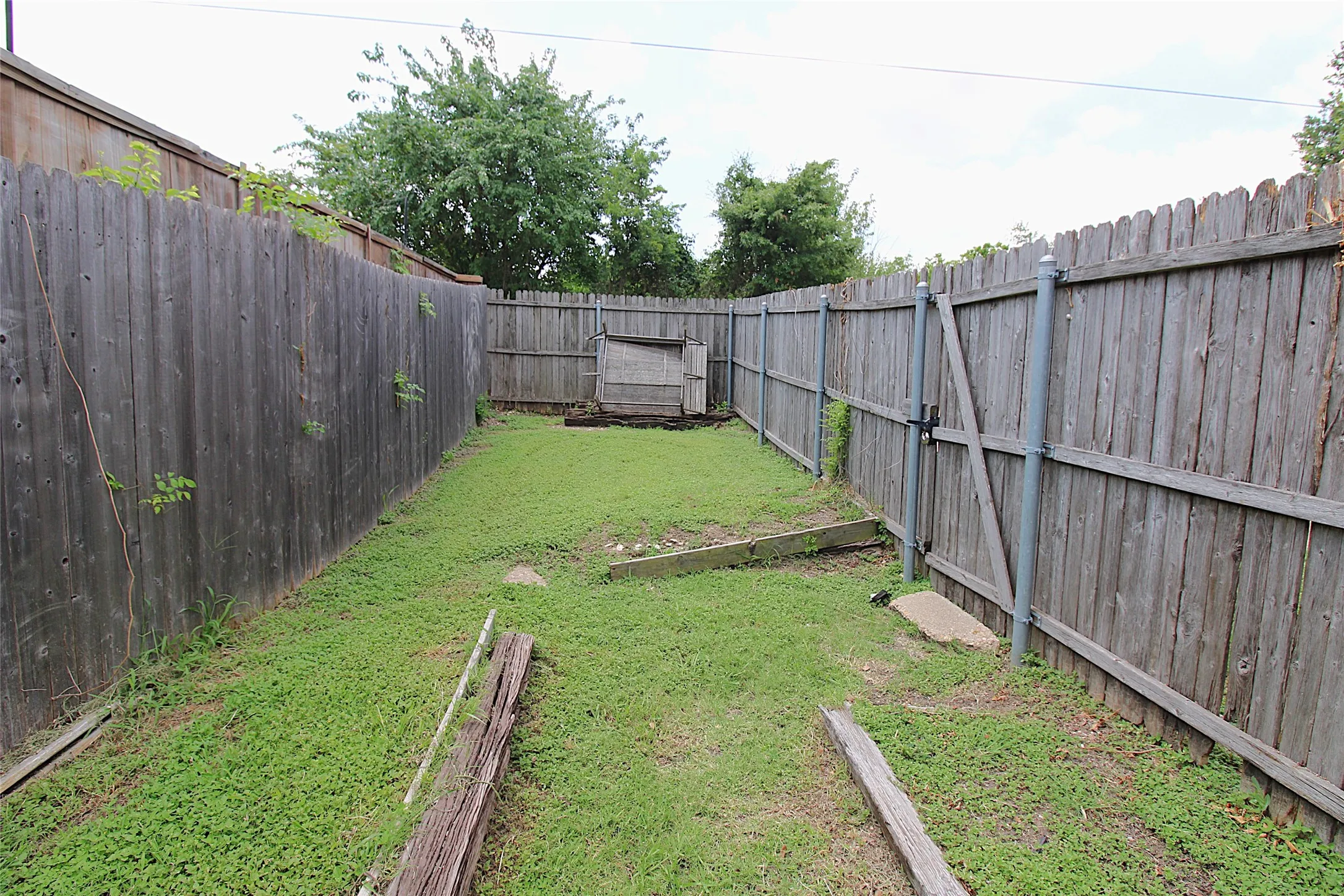 Duplex For Rent in Dallas County , 407 Pogue Street, Cedar Hill, Texas 75104, 2 Bedroom, 2 Bathroom, Garage spaces, 1,152 Sqft, built in 1982, mls#21329813, Real Estate Agent in Cedar Hill, Homes For Rent in Dallas county, Homes For Rent in Cedar Hill, Realtor in Cedar Hill Texas, Real Estate Brokerage Independent Realty Texas, Luminita Cordes Realtor