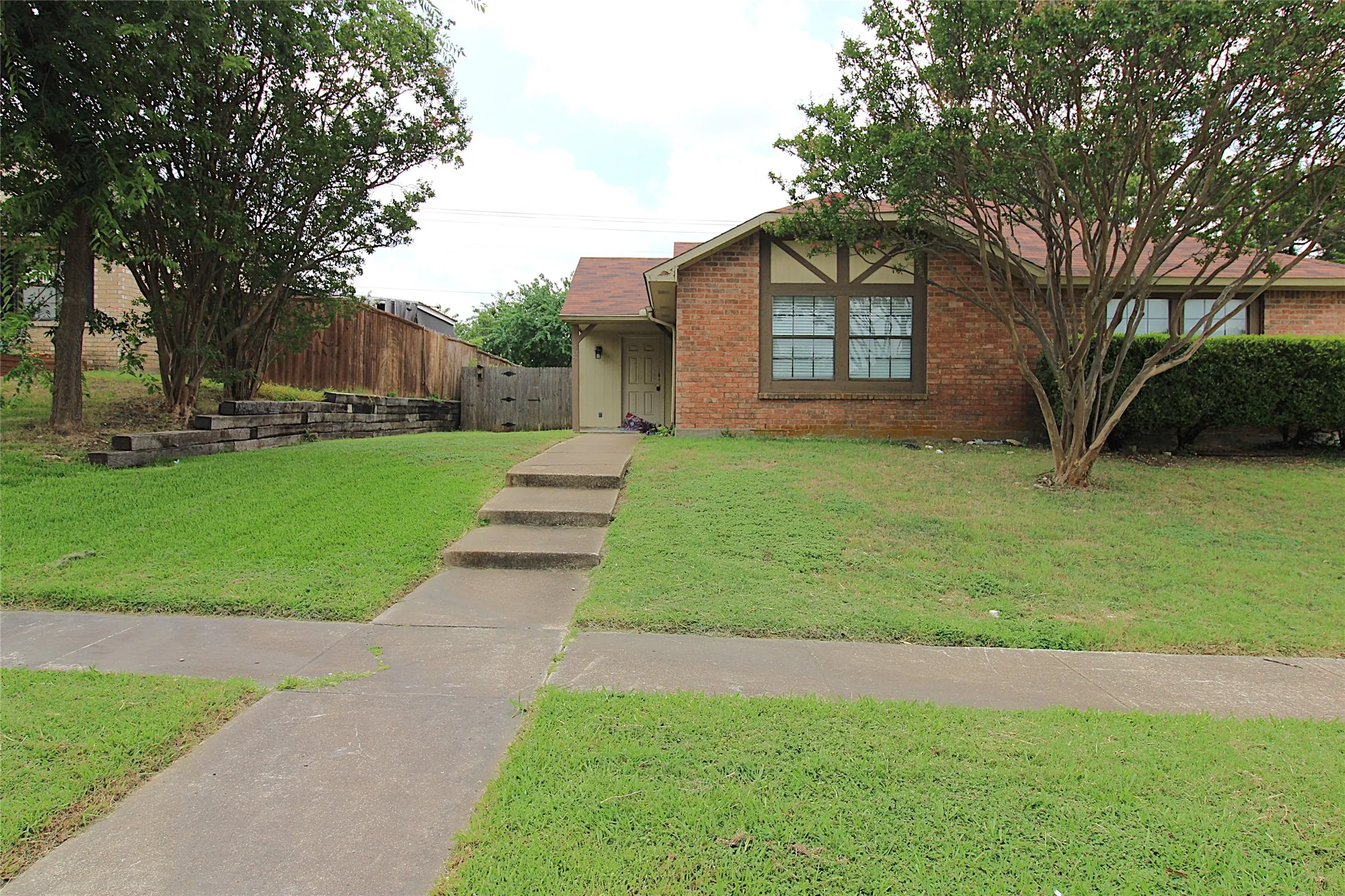 Duplex For Rent in Dallas County , 407 Pogue Street, Cedar Hill, Texas 75104, 2 Bedroom, 2 Bathroom, Garage spaces, 1,152 Sqft, built in 1982, mls#21329813, Real Estate Agent in Cedar Hill, Homes For Rent in Dallas county, Homes For Rent in Cedar Hill, Realtor in Cedar Hill Texas, Real Estate Brokerage Independent Realty Texas, Luminita Cordes Realtor