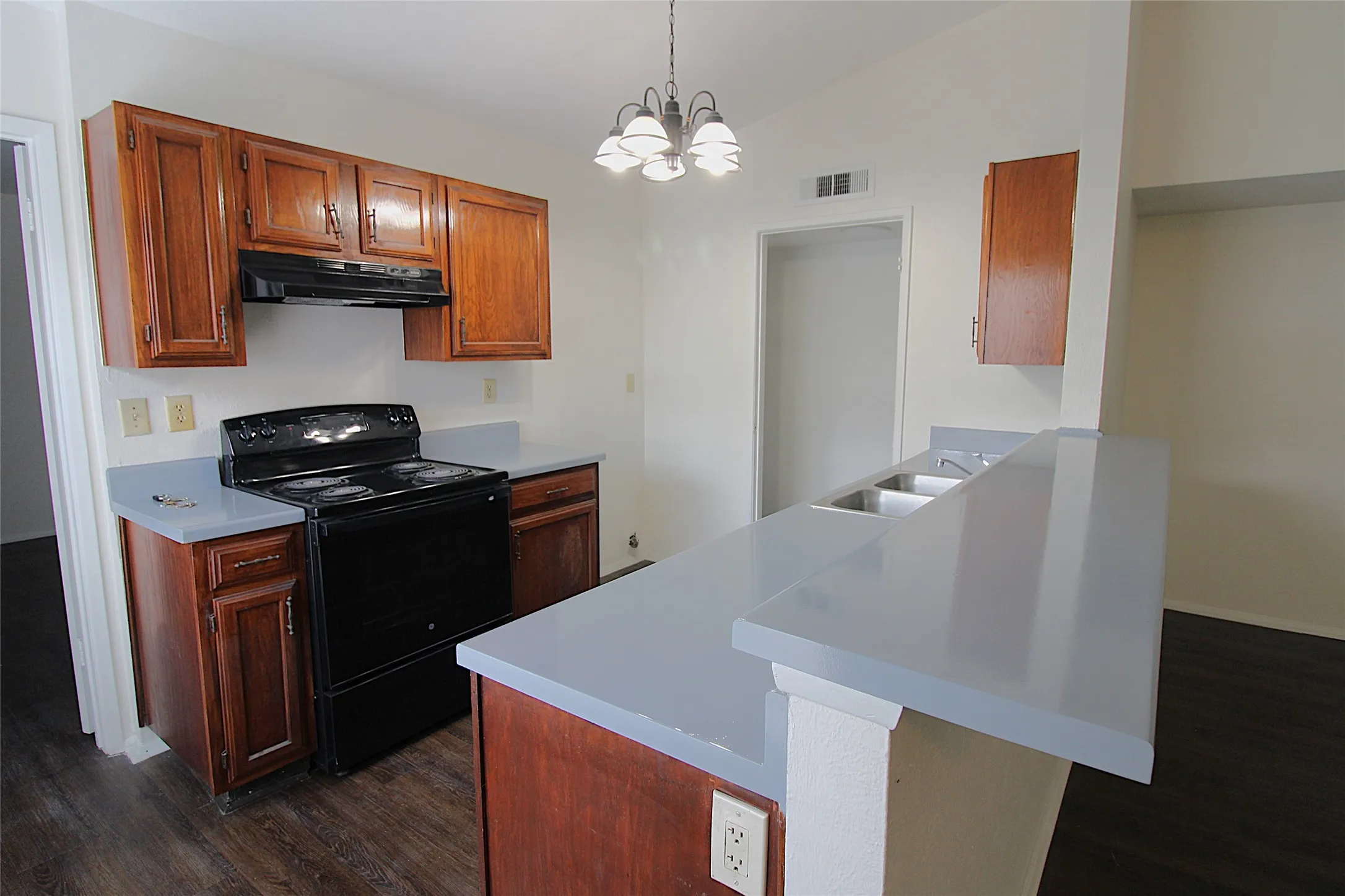 Duplex For Rent in Dallas County , 407 Pogue Street, Cedar Hill, Texas 75104, 2 Bedroom, 2 Bathroom, Garage spaces, 1,152 Sqft, built in 1982, mls#21329813, Real Estate Agent in Cedar Hill, Homes For Rent in Dallas county, Homes For Rent in Cedar Hill, Realtor in Cedar Hill Texas, Real Estate Brokerage Independent Realty Texas, Luminita Cordes Realtor