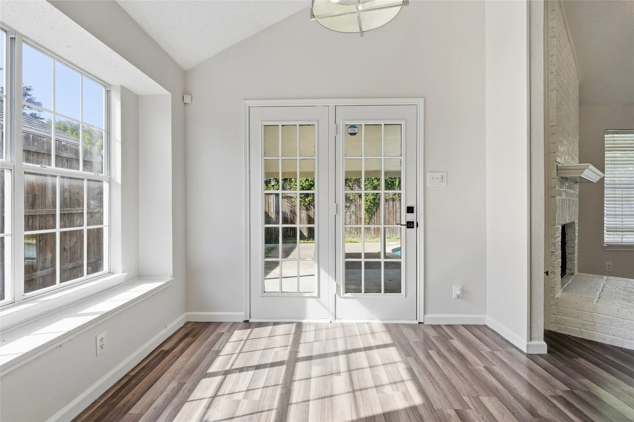 Single Family Residence For Sale in Dallas County , 1510 Cross Courts Drive, Garland, Texas 75040, 3 Bedroom, 2 Bathroom, 2 Garage spaces, 1,407 Sqft, built in 1993, mls#21309250, Real Estate Agent in Garland, Homes For Sale in Dallas county, Homes For Sale in Garland, Realtor in Garland Texas, Real Estate Brokerage Independent Realty Texas, Luminita Cordes Realtor