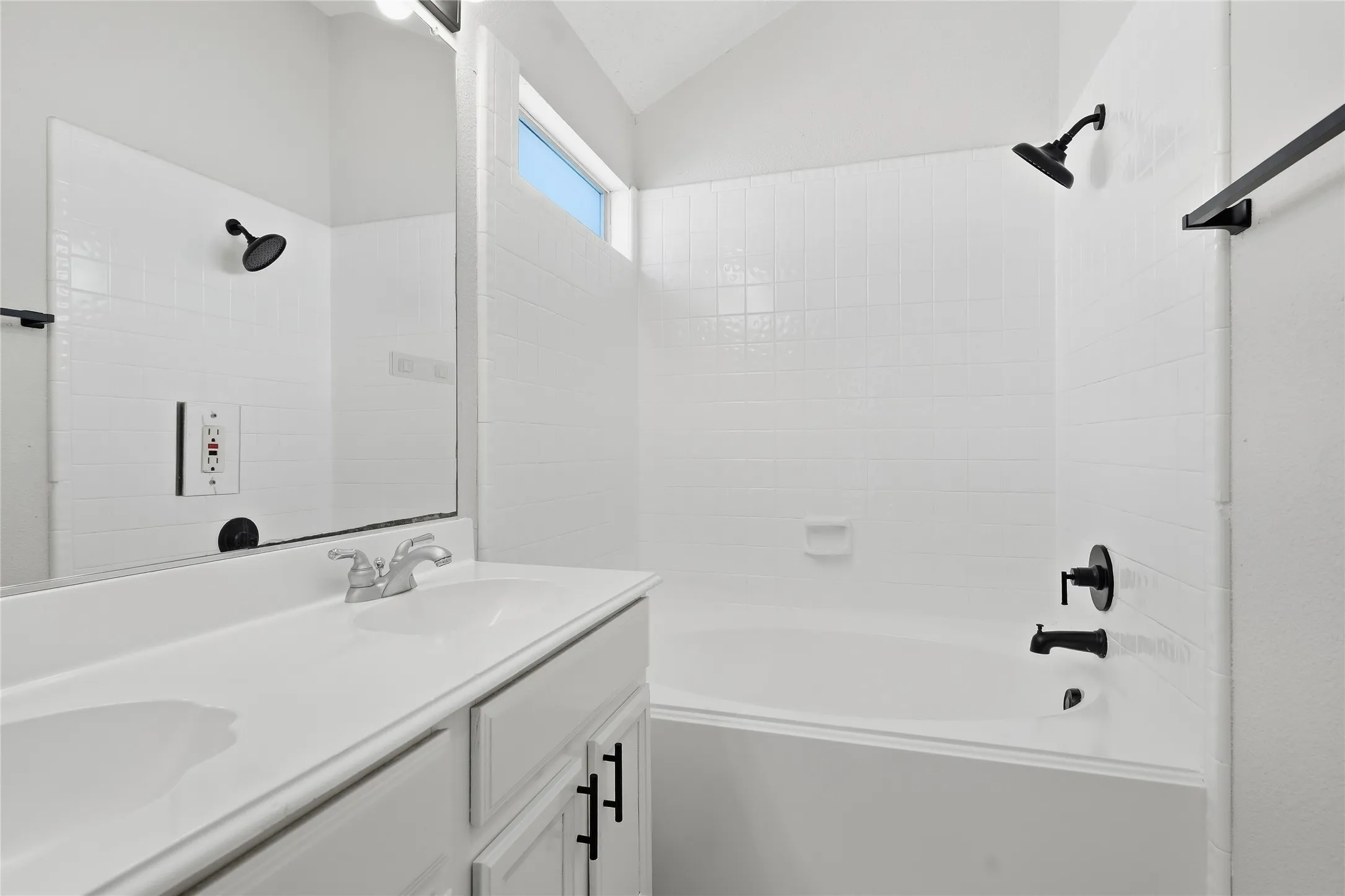 Single Family Residence For Sale in Dallas County , 1510 Cross Courts Drive, Garland, Texas 75040, 3 Bedroom, 2 Bathroom, 2 Garage spaces, 1,407 Sqft, built in 1993, mls#21309250, Real Estate Agent in Garland, Homes For Sale in Dallas county, Homes For Sale in Garland, Realtor in Garland Texas, Real Estate Brokerage Independent Realty Texas, Luminita Cordes Realtor