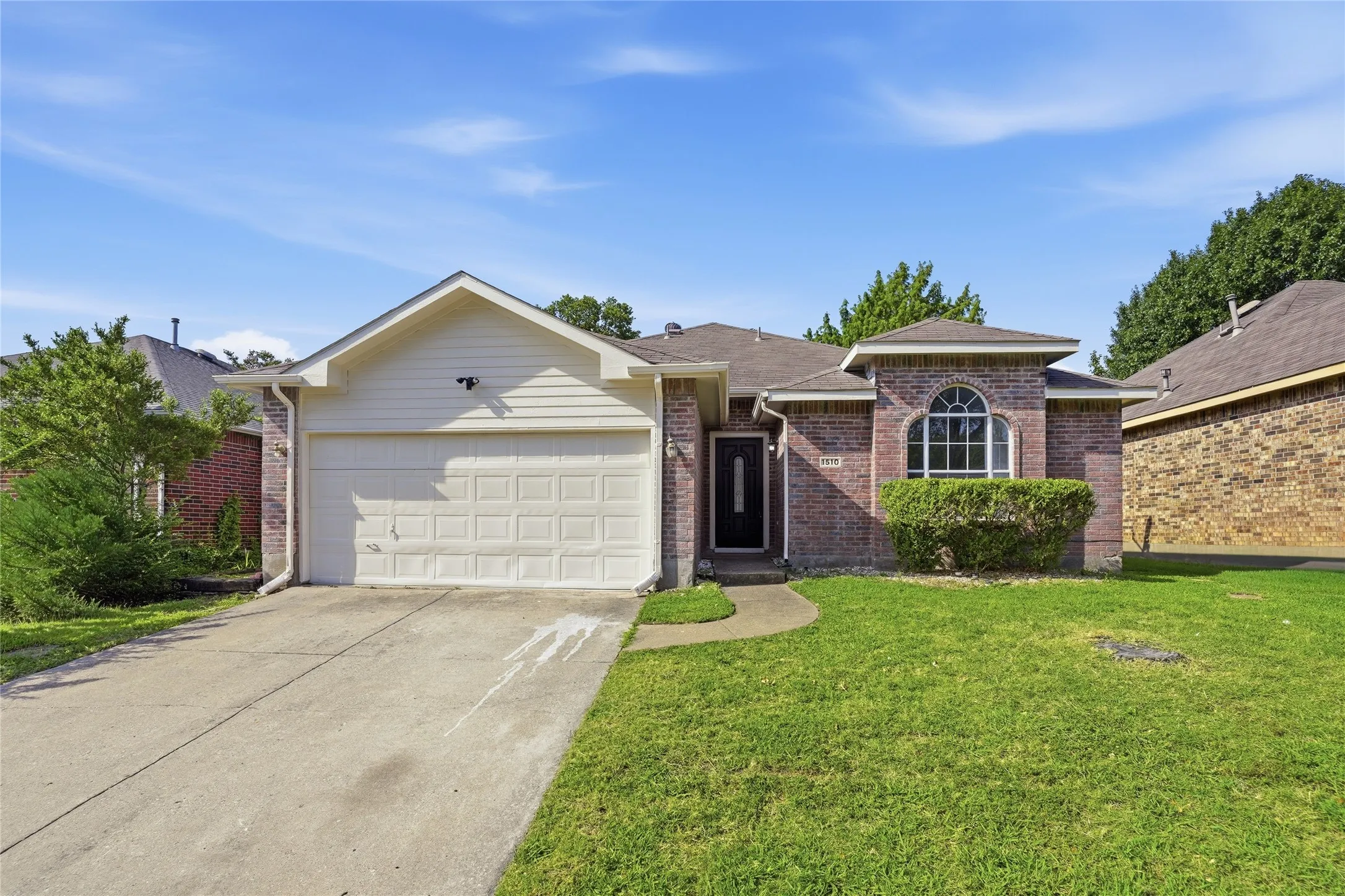 Single Family Residence For Sale in Dallas County , 1510 Cross Courts Drive, Garland, Texas 75040, 3 Bedroom, 2 Bathroom, 2 Garage spaces, 1,407 Sqft, built in 1993, mls#21309250, Real Estate Agent in Garland, Homes For Sale in Dallas county, Homes For Sale in Garland, Realtor in Garland Texas, Real Estate Brokerage Independent Realty Texas, Luminita Cordes Realtor