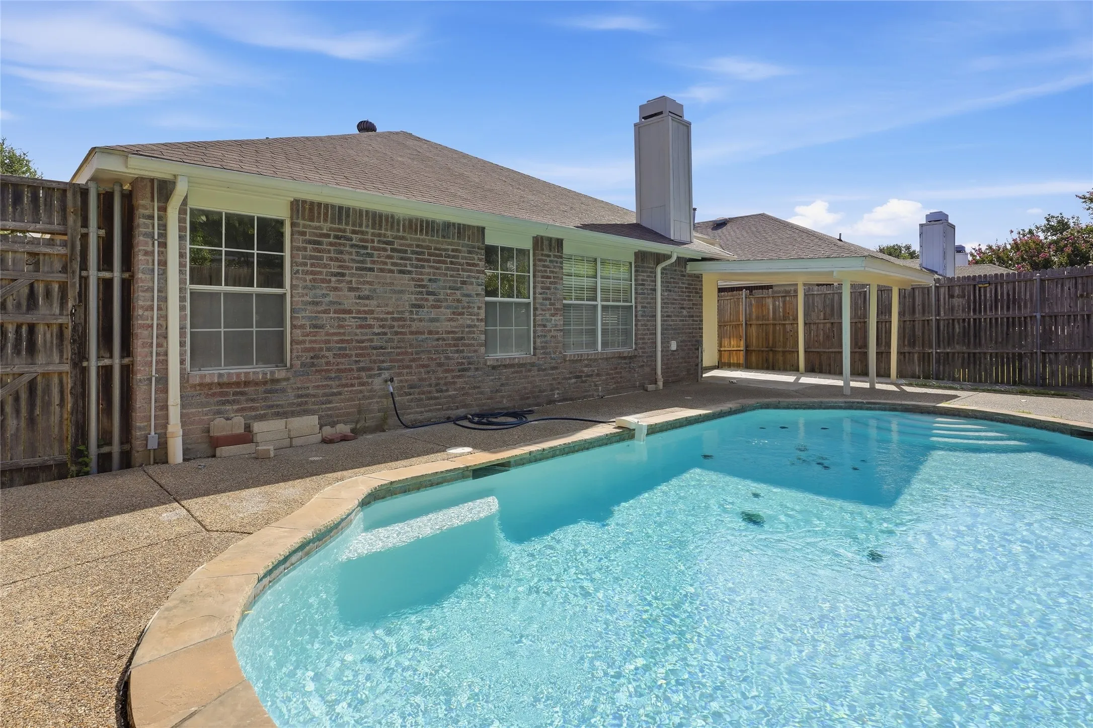 Single Family Residence For Sale in Dallas County , 1510 Cross Courts Drive, Garland, Texas 75040, 3 Bedroom, 2 Bathroom, 2 Garage spaces, 1,407 Sqft, built in 1993, mls#21309250, Real Estate Agent in Garland, Homes For Sale in Dallas county, Homes For Sale in Garland, Realtor in Garland Texas, Real Estate Brokerage Independent Realty Texas, Luminita Cordes Realtor