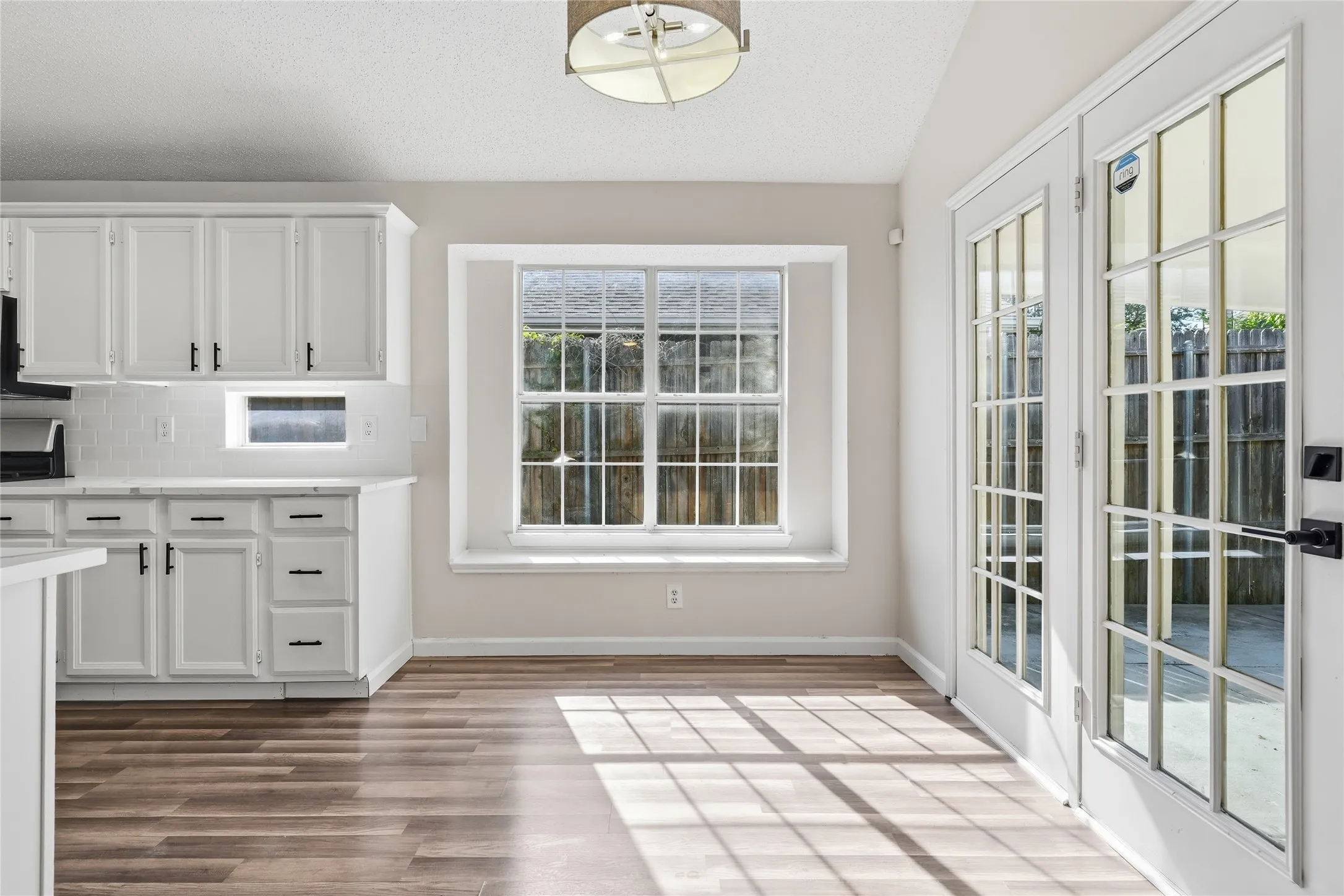 Single Family Residence For Sale in Dallas County , 1510 Cross Courts Drive, Garland, Texas 75040, 3 Bedroom, 2 Bathroom, 2 Garage spaces, 1,407 Sqft, built in 1993, mls#21309250, Real Estate Agent in Garland, Homes For Sale in Dallas county, Homes For Sale in Garland, Realtor in Garland Texas, Real Estate Brokerage Independent Realty Texas, Luminita Cordes Realtor
