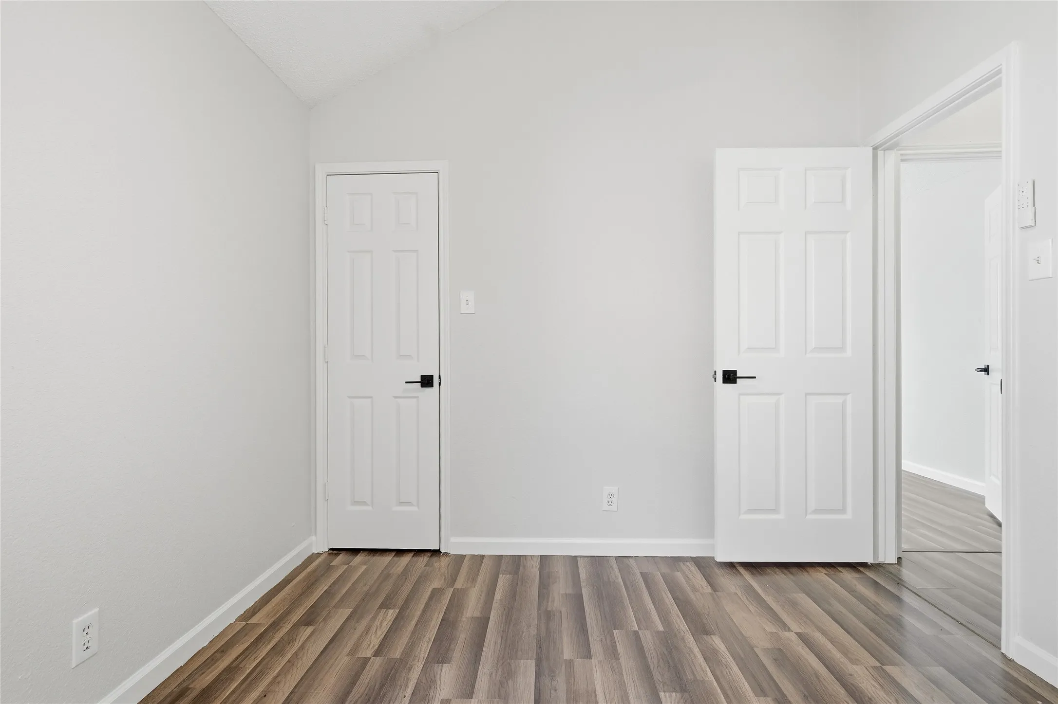 Single Family Residence For Sale in Dallas County , 1510 Cross Courts Drive, Garland, Texas 75040, 3 Bedroom, 2 Bathroom, 2 Garage spaces, 1,407 Sqft, built in 1993, mls#21309250, Real Estate Agent in Garland, Homes For Sale in Dallas county, Homes For Sale in Garland, Realtor in Garland Texas, Real Estate Brokerage Independent Realty Texas, Luminita Cordes Realtor