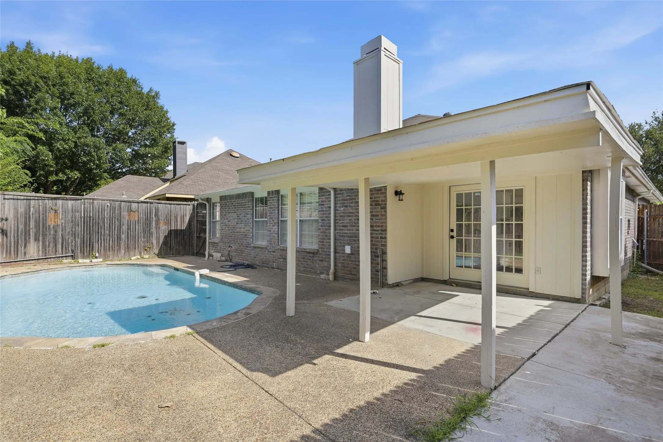 Single Family Residence For Sale in Dallas County , 1510 Cross Courts Drive, Garland, Texas 75040, 3 Bedroom, 2 Bathroom, 2 Garage spaces, 1,407 Sqft, built in 1993, mls#21309250, Real Estate Agent in Garland, Homes For Sale in Dallas county, Homes For Sale in Garland, Realtor in Garland Texas, Real Estate Brokerage Independent Realty Texas, Luminita Cordes Realtor