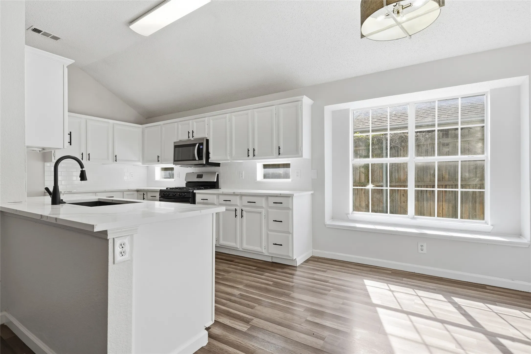 Single Family Residence For Sale in Dallas County , 1510 Cross Courts Drive, Garland, Texas 75040, 3 Bedroom, 2 Bathroom, 2 Garage spaces, 1,407 Sqft, built in 1993, mls#21309250, Real Estate Agent in Garland, Homes For Sale in Dallas county, Homes For Sale in Garland, Realtor in Garland Texas, Real Estate Brokerage Independent Realty Texas, Luminita Cordes Realtor