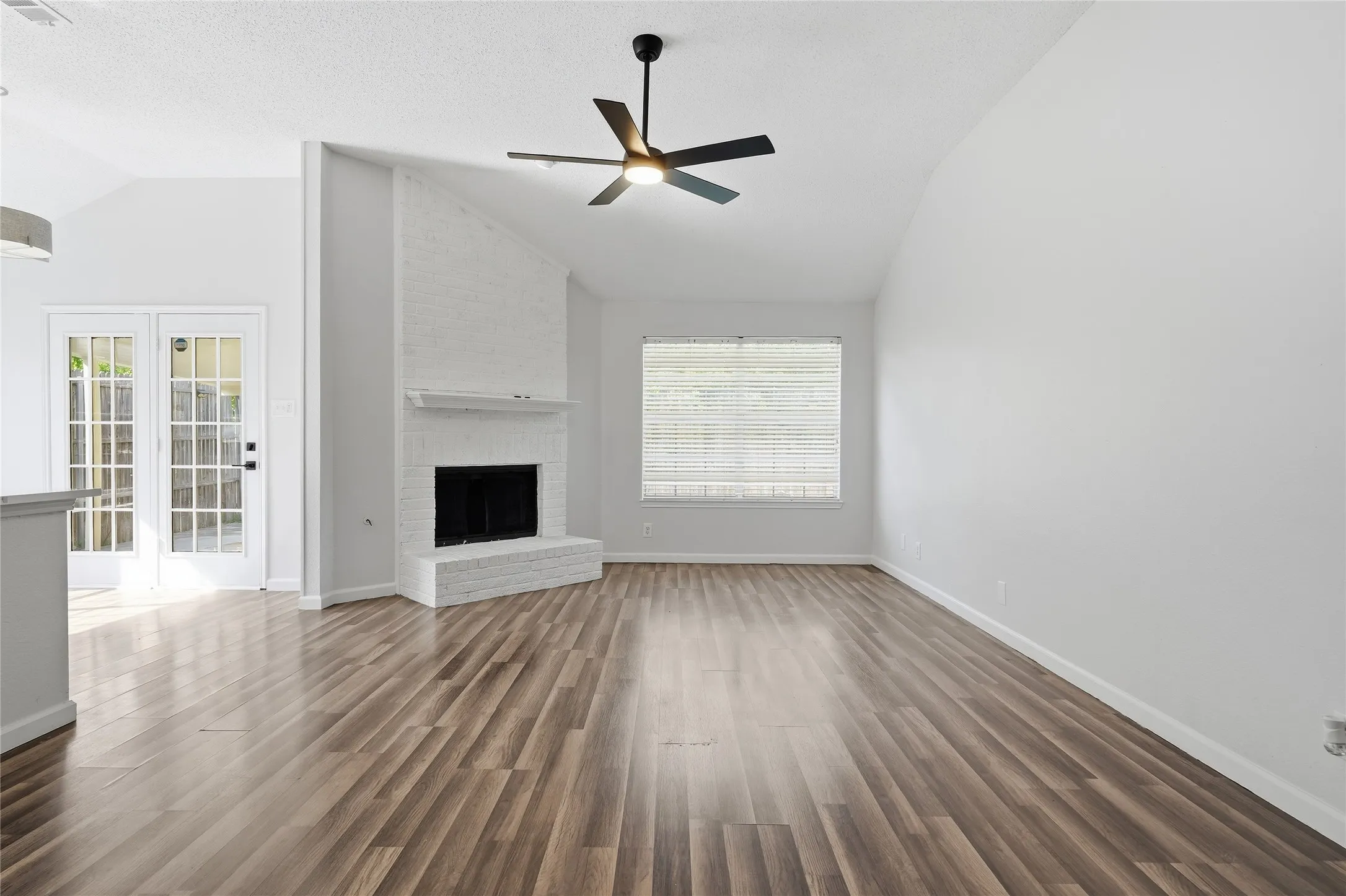 Single Family Residence For Sale in Dallas County , 1510 Cross Courts Drive, Garland, Texas 75040, 3 Bedroom, 2 Bathroom, 2 Garage spaces, 1,407 Sqft, built in 1993, mls#21309250, Real Estate Agent in Garland, Homes For Sale in Dallas county, Homes For Sale in Garland, Realtor in Garland Texas, Real Estate Brokerage Independent Realty Texas, Luminita Cordes Realtor