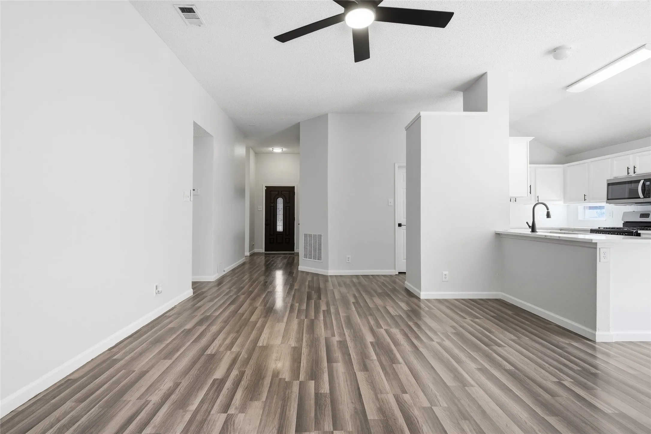 Single Family Residence For Sale in Dallas County , 1510 Cross Courts Drive, Garland, Texas 75040, 3 Bedroom, 2 Bathroom, 2 Garage spaces, 1,407 Sqft, built in 1993, mls#21309250, Real Estate Agent in Garland, Homes For Sale in Dallas county, Homes For Sale in Garland, Realtor in Garland Texas, Real Estate Brokerage Independent Realty Texas, Luminita Cordes Realtor