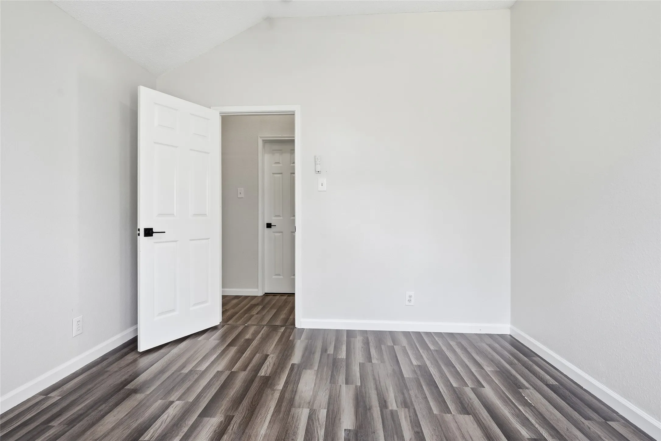 Single Family Residence For Sale in Dallas County , 1510 Cross Courts Drive, Garland, Texas 75040, 3 Bedroom, 2 Bathroom, 2 Garage spaces, 1,407 Sqft, built in 1993, mls#21309250, Real Estate Agent in Garland, Homes For Sale in Dallas county, Homes For Sale in Garland, Realtor in Garland Texas, Real Estate Brokerage Independent Realty Texas, Luminita Cordes Realtor