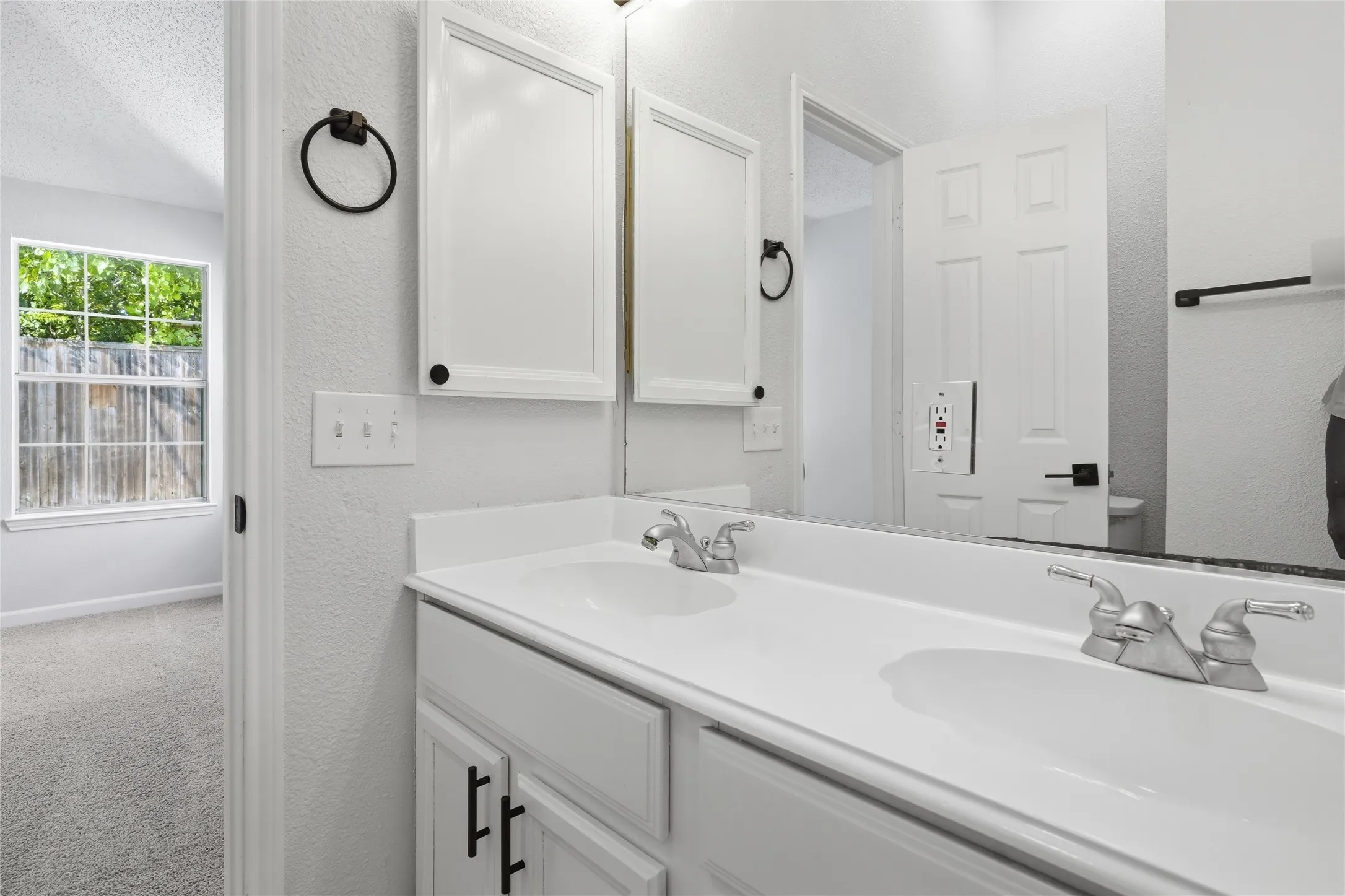 Single Family Residence For Sale in Dallas County , 1510 Cross Courts Drive, Garland, Texas 75040, 3 Bedroom, 2 Bathroom, 2 Garage spaces, 1,407 Sqft, built in 1993, mls#21309250, Real Estate Agent in Garland, Homes For Sale in Dallas county, Homes For Sale in Garland, Realtor in Garland Texas, Real Estate Brokerage Independent Realty Texas, Luminita Cordes Realtor