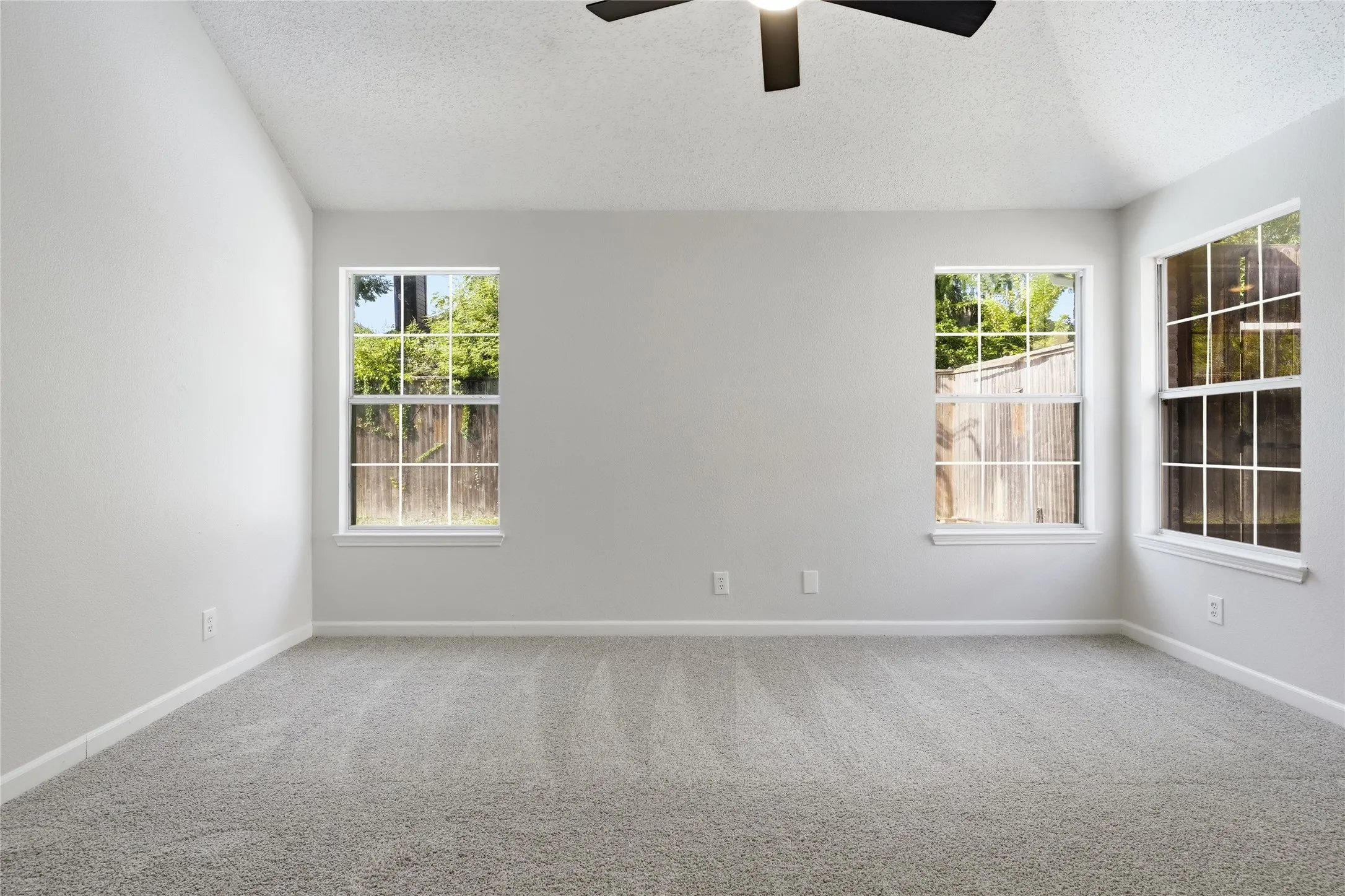 Single Family Residence For Sale in Dallas County , 1510 Cross Courts Drive, Garland, Texas 75040, 3 Bedroom, 2 Bathroom, 2 Garage spaces, 1,407 Sqft, built in 1993, mls#21309250, Real Estate Agent in Garland, Homes For Sale in Dallas county, Homes For Sale in Garland, Realtor in Garland Texas, Real Estate Brokerage Independent Realty Texas, Luminita Cordes Realtor