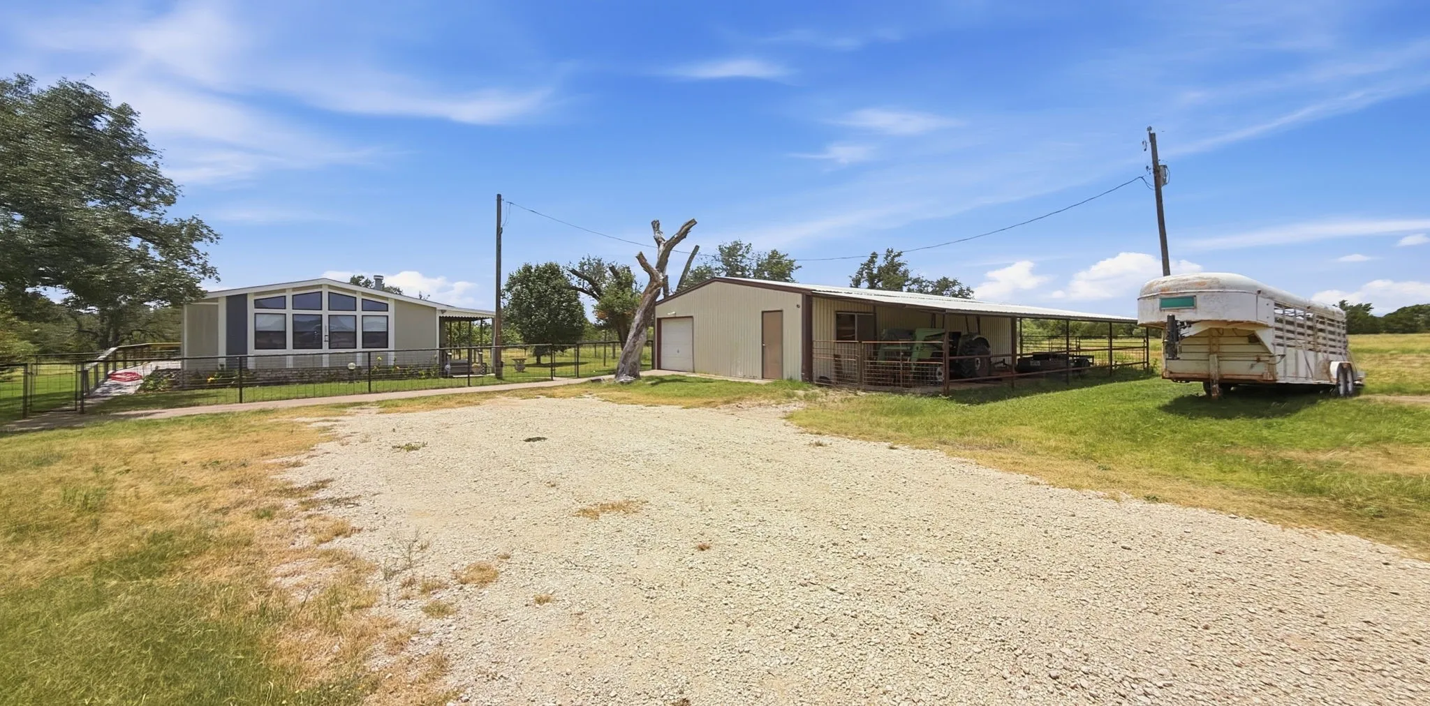 Farm For Sale in Hamilton County , 2875 County Road 610, Hamilton, Texas 76531, 3 Bedroom, 2 Bathroom, Garage spaces, 1,940 Sqft, built in 1960, mls#21329780, Real Estate Agent in Hamilton, Homes For Sale in Hamilton county, Homes For Sale in Hamilton, Realtor in Hamilton Texas, Real Estate Brokerage Independent Realty Texas, Luminita Cordes Realtor