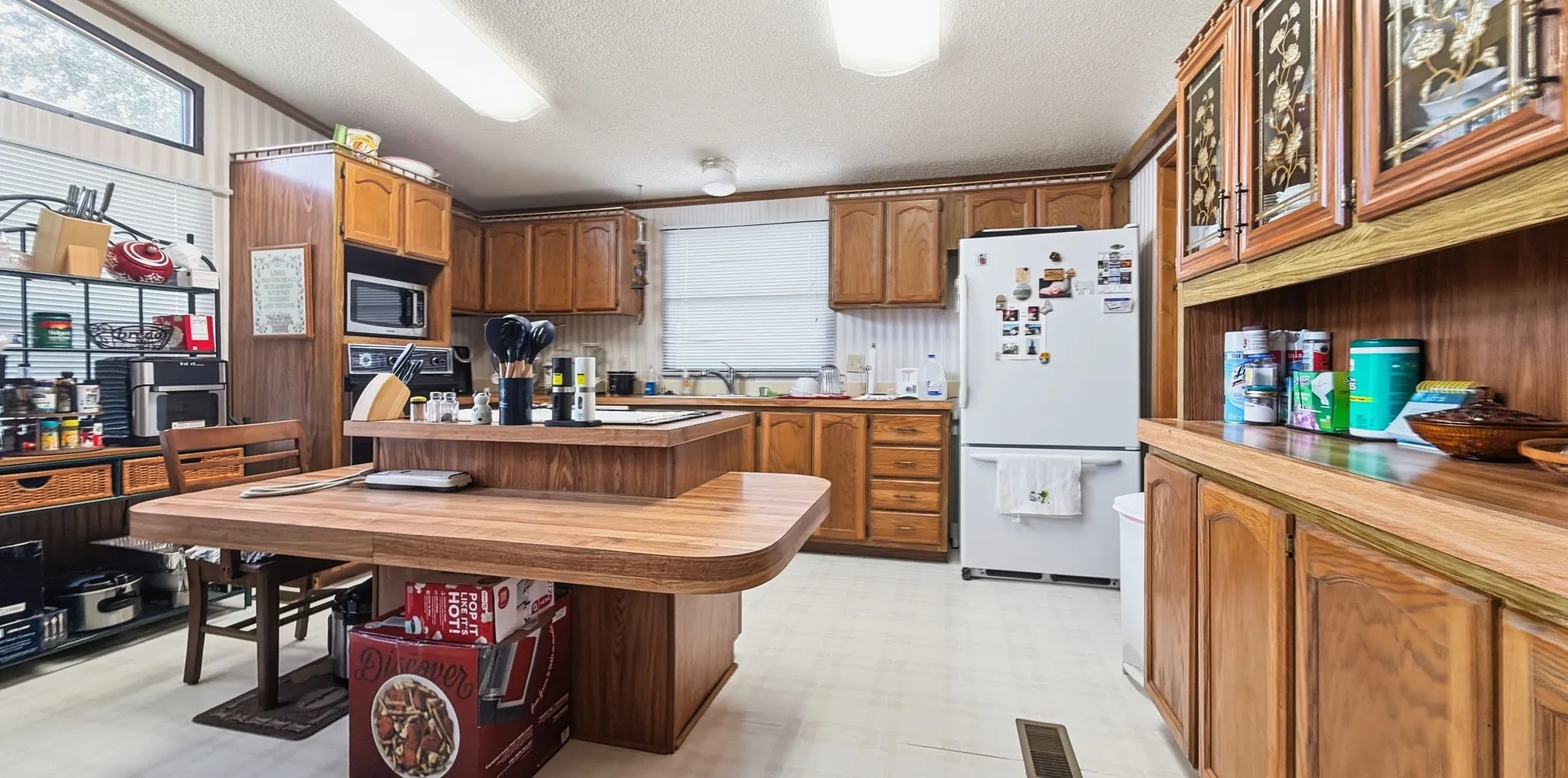Farm For Sale in Hamilton County , 2875 County Road 610, Hamilton, Texas 76531, 3 Bedroom, 2 Bathroom, Garage spaces, 1,940 Sqft, built in 1960, mls#21329780, Real Estate Agent in Hamilton, Homes For Sale in Hamilton county, Homes For Sale in Hamilton, Realtor in Hamilton Texas, Real Estate Brokerage Independent Realty Texas, Luminita Cordes Realtor