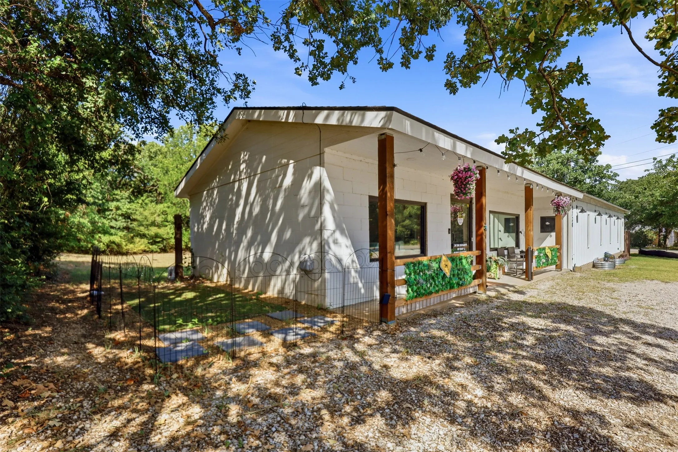 Office For Rent in Tarrant County , 6720 Dick Price Road, Mansfield, Texas 76063, 0, 0, Garage spaces, 0 Sqft, built in 1969, mls#21329827, Real Estate Agent in Mansfield, Homes For Rent in Tarrant county, Homes For Rent in Mansfield, Realtor in Mansfield Texas, Real Estate Brokerage Independent Realty Texas, Luminita Cordes Realtor