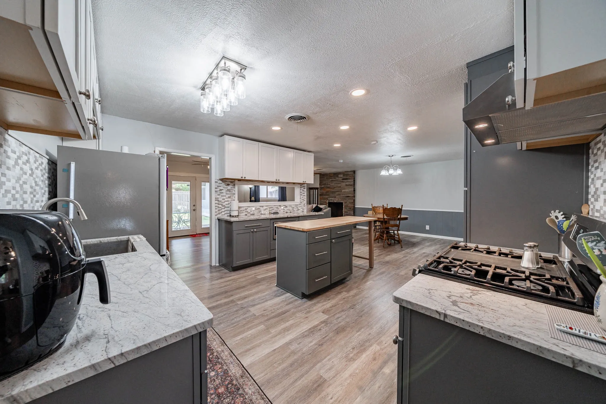 Single Family Residence For Sale in Taylor County , 4350 MARY LOU, Abilene, Texas 79606, 3 Bedroom, 2 Bathroom, 1 Garage spaces, 1,688 Sqft, built in 1963, mls#21328119, Real Estate Agent in Abilene, Homes For Sale in Taylor county, Homes For Sale in Abilene, Realtor in Abilene Texas, Real Estate Brokerage Independent Realty Texas, Luminita Cordes Realtor